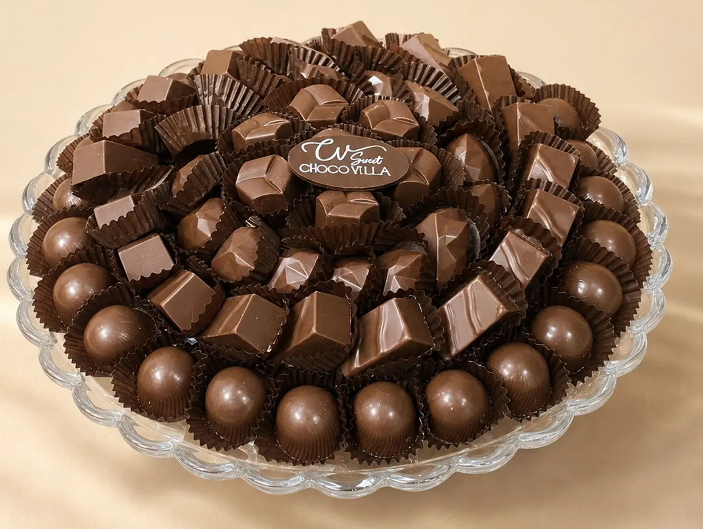 Luxury Round Belgian Chocolate Tray With Italian Fillings