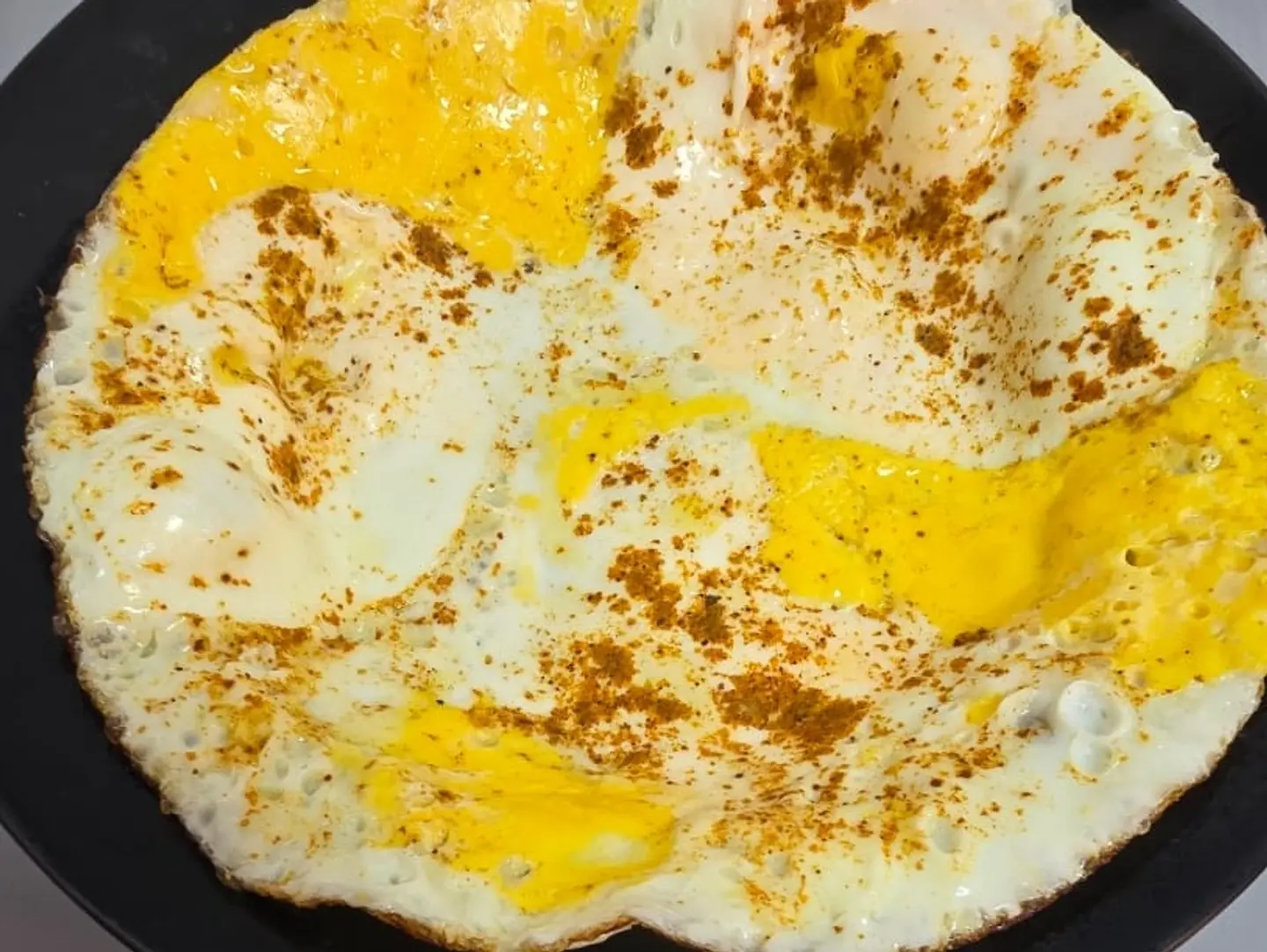 بيض عيون