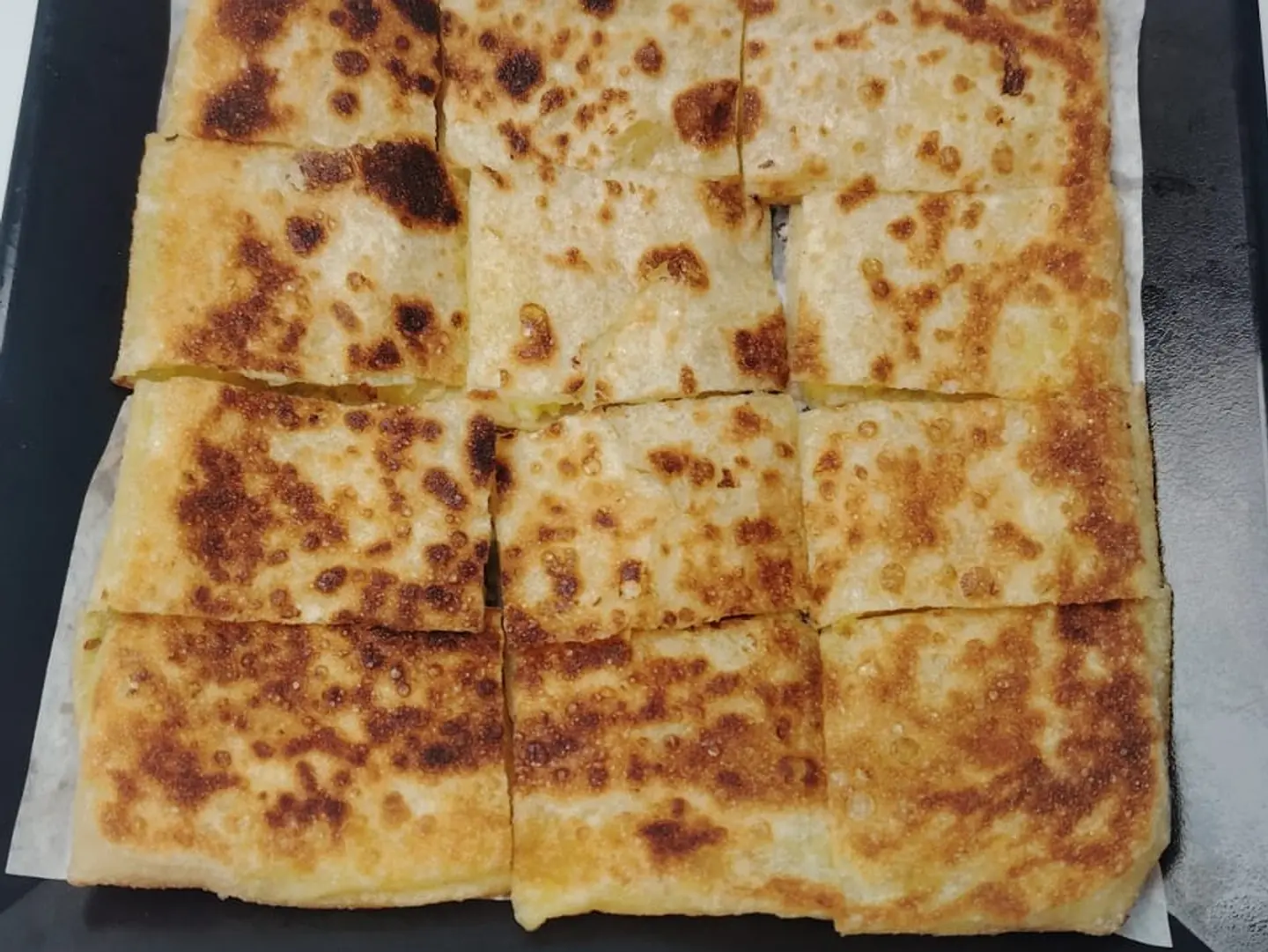 مطبق حلو قشطة وجبنة