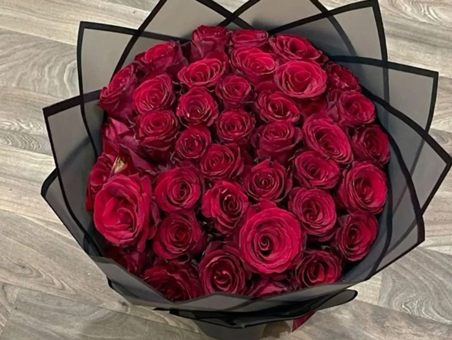 A Luxurious Bouquet Of Red Roses