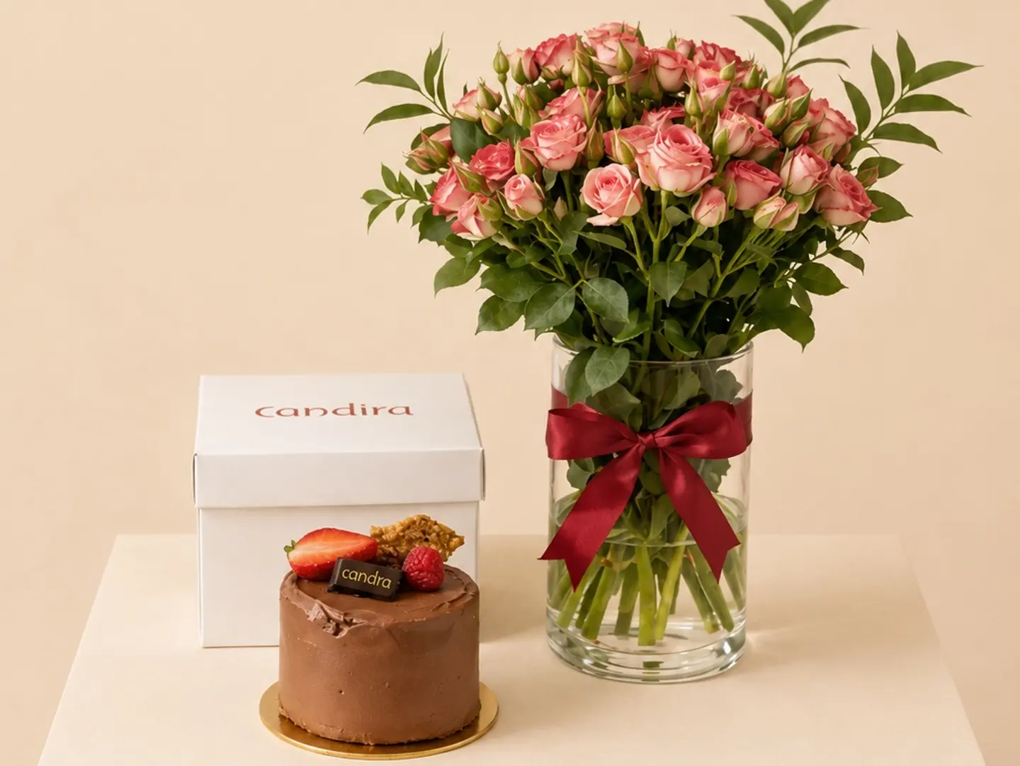 Double Color Vase With Kendira Chocolate Cake