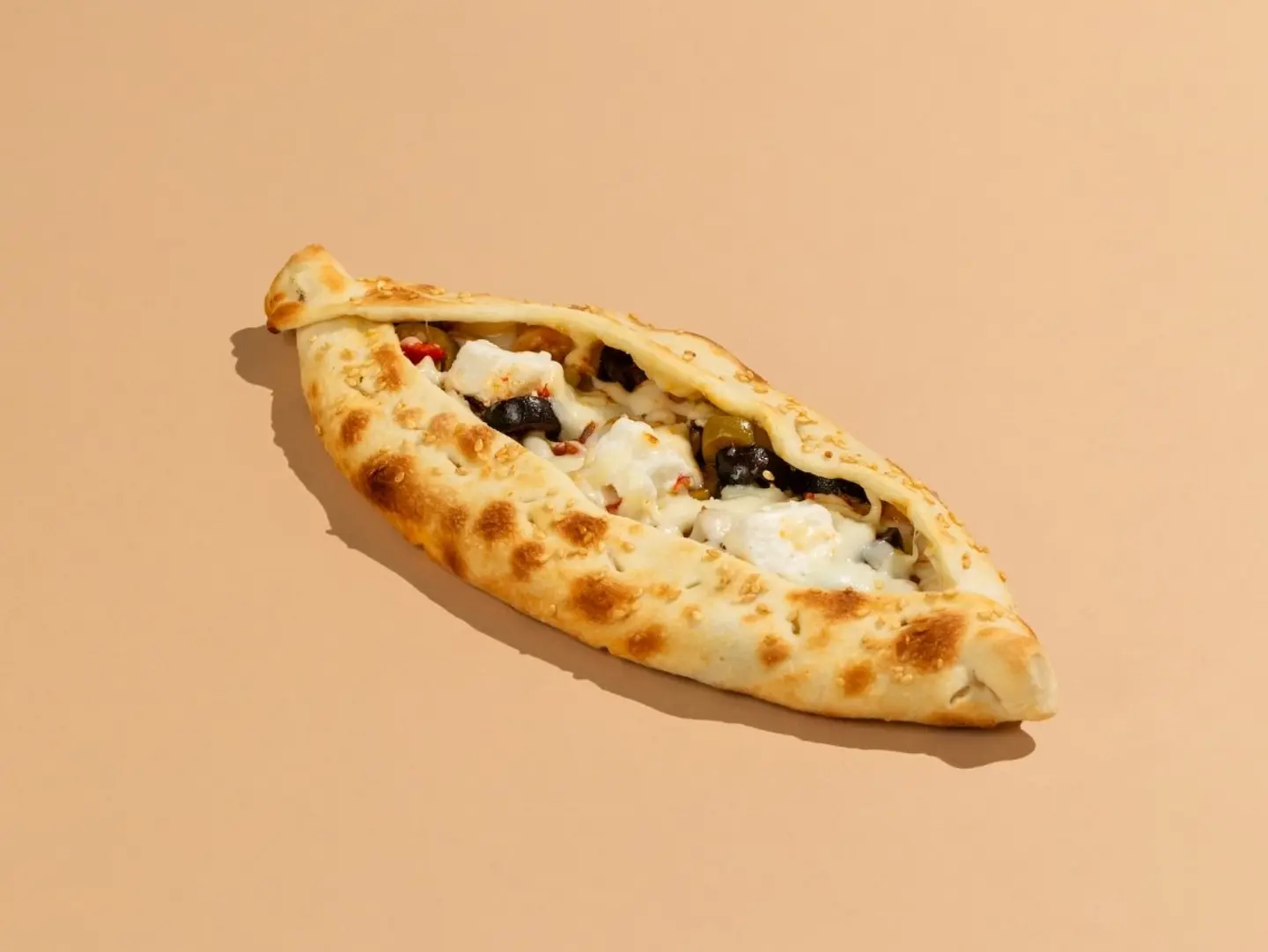 قارب فيتا ومكدوس و زيتون