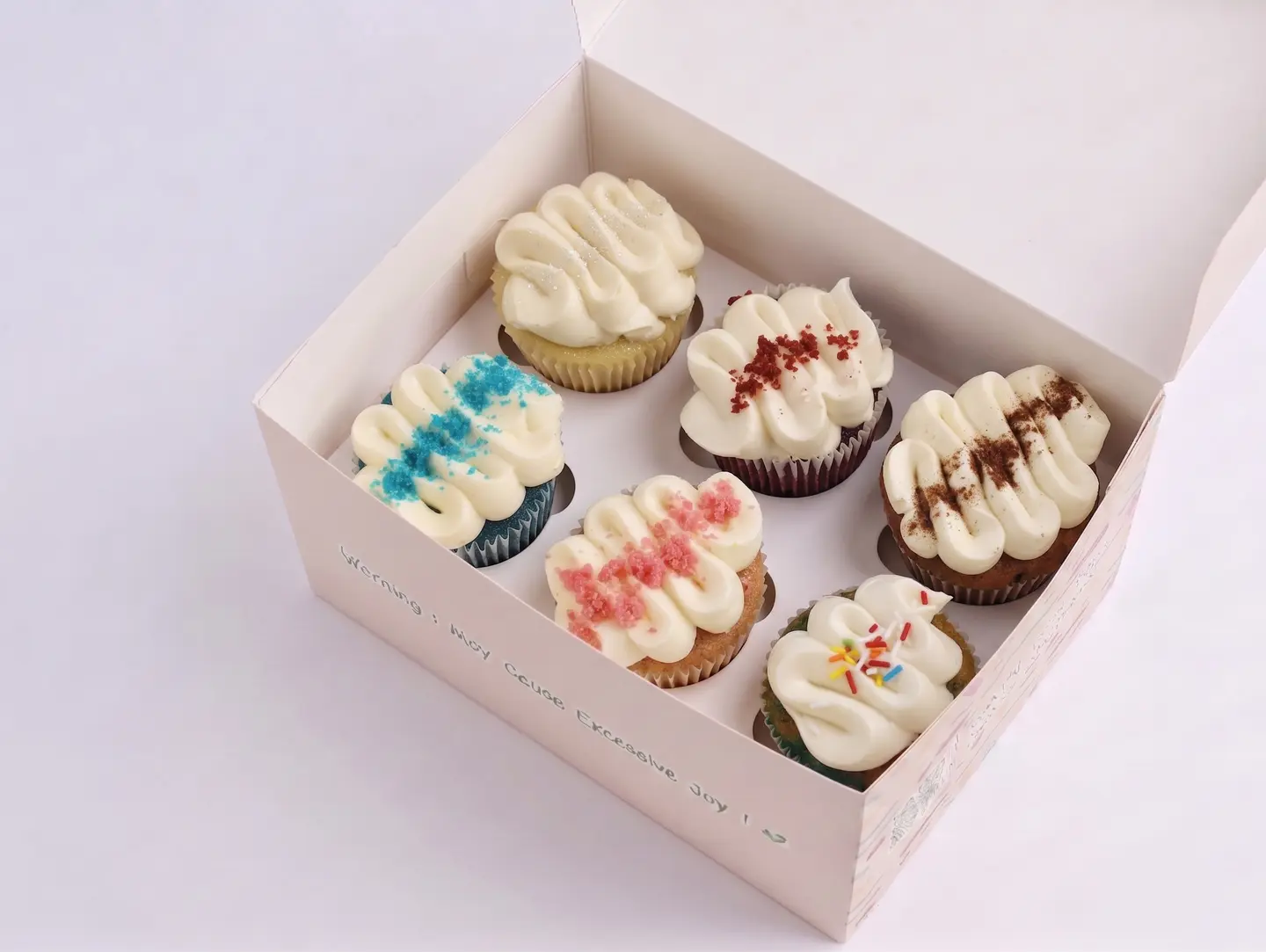 Large Cupcake Diffrent Flavors Regular - 6 Pieces