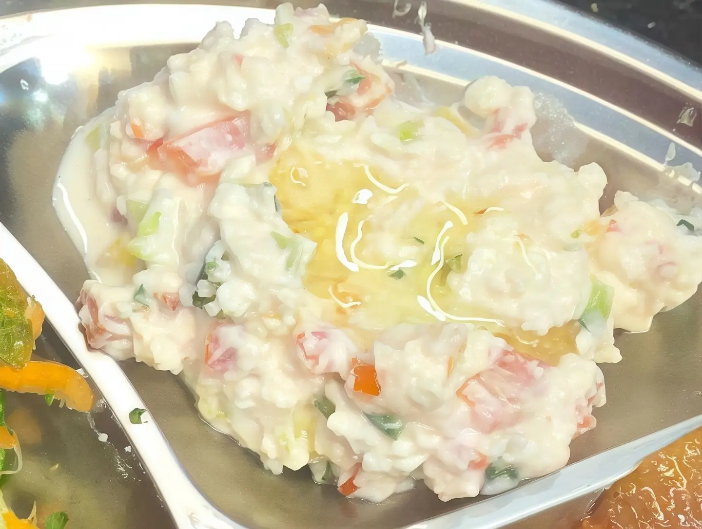 علبة جبنة بالطماطم