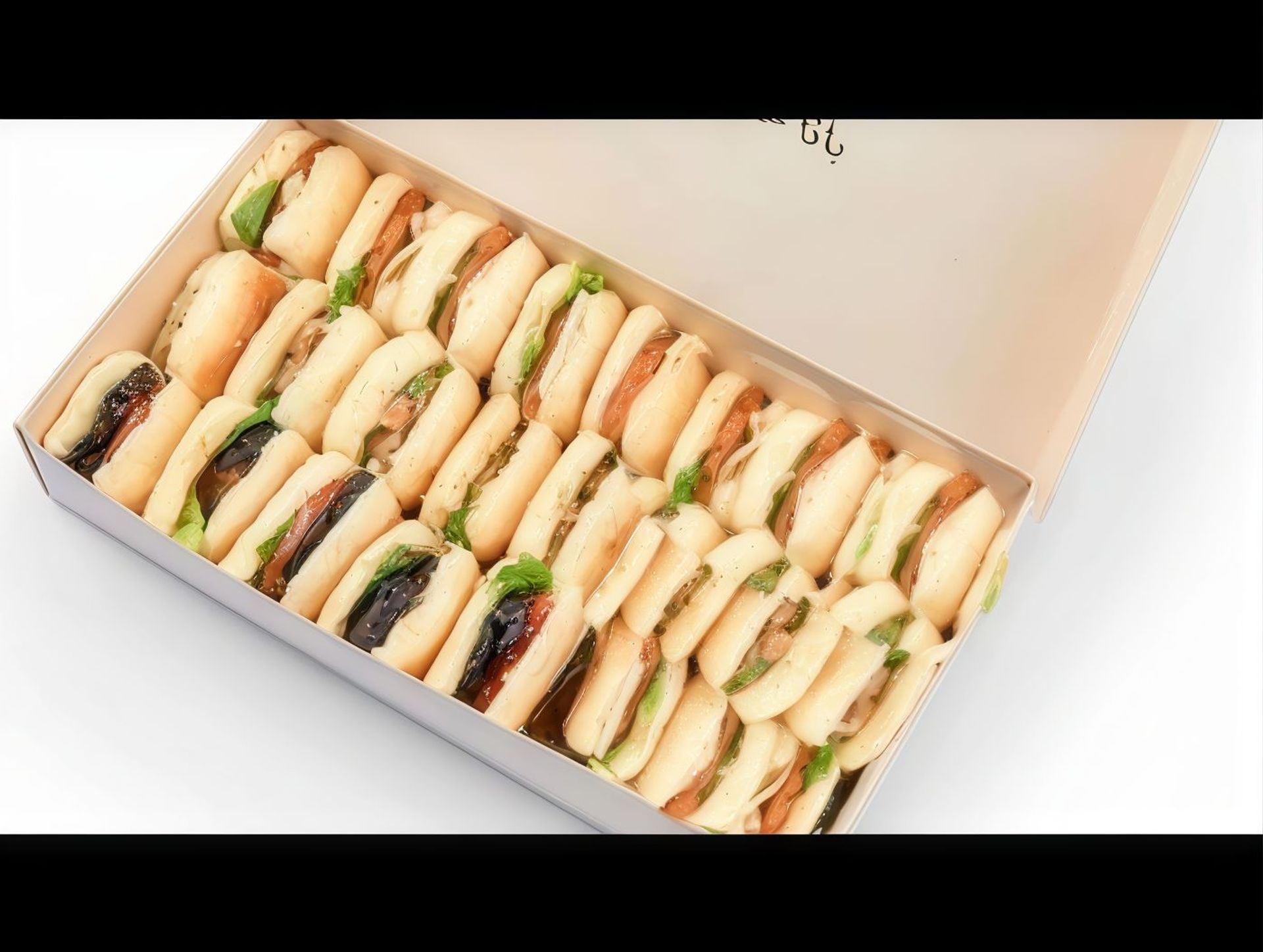 بوكس فطاير وسط - فطائر مع ورق عنب