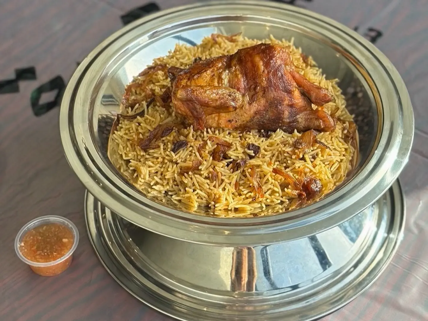 نصف دجاج مع رز على الحطب