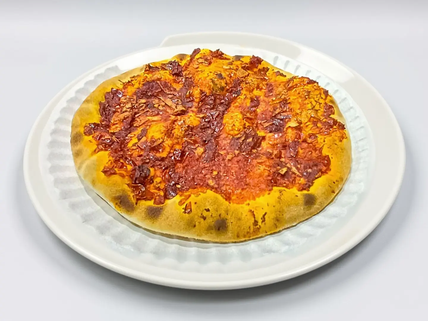 مناقيش محمرة