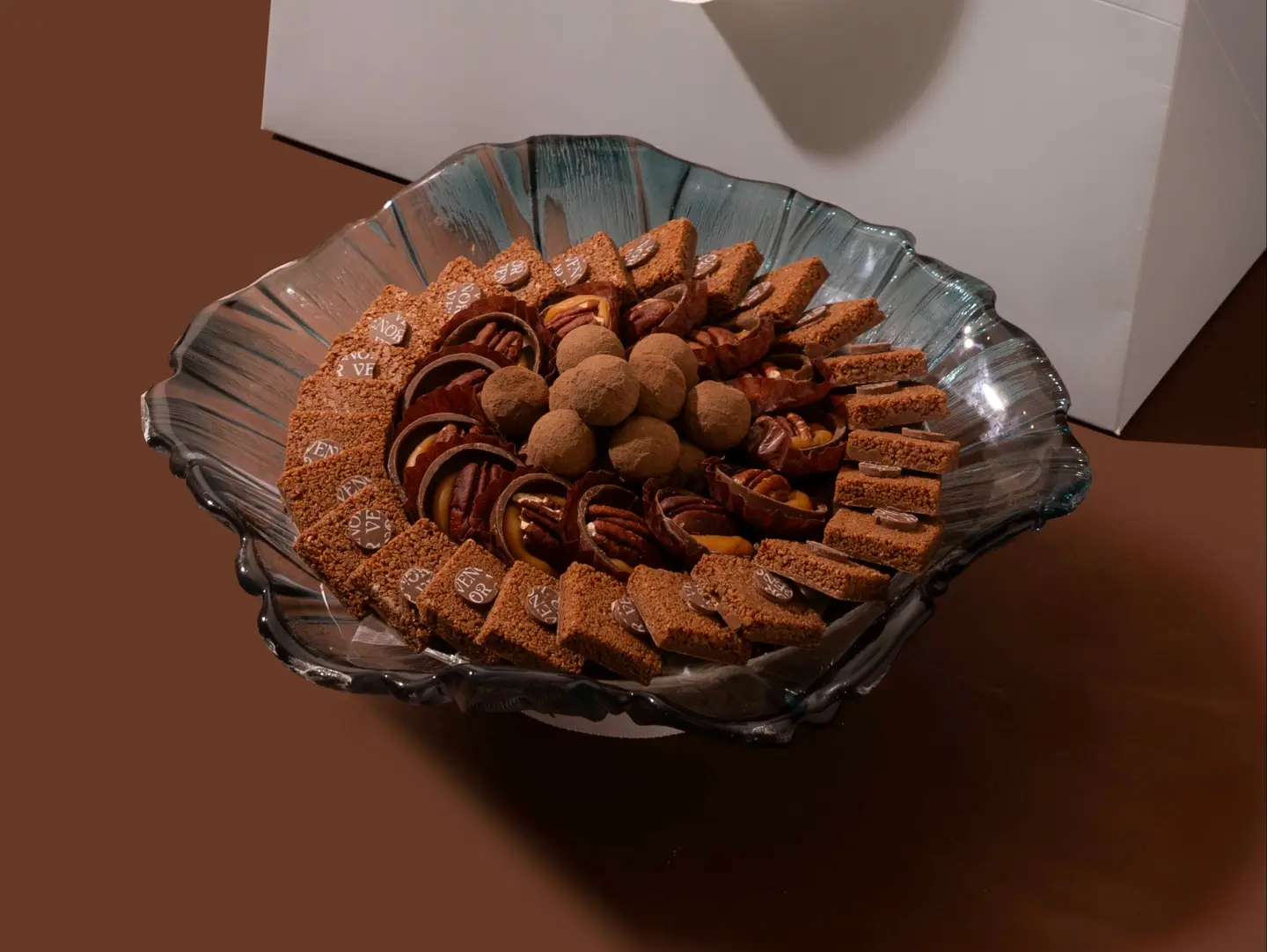 صينية شوكلت مشكل دائر وسط