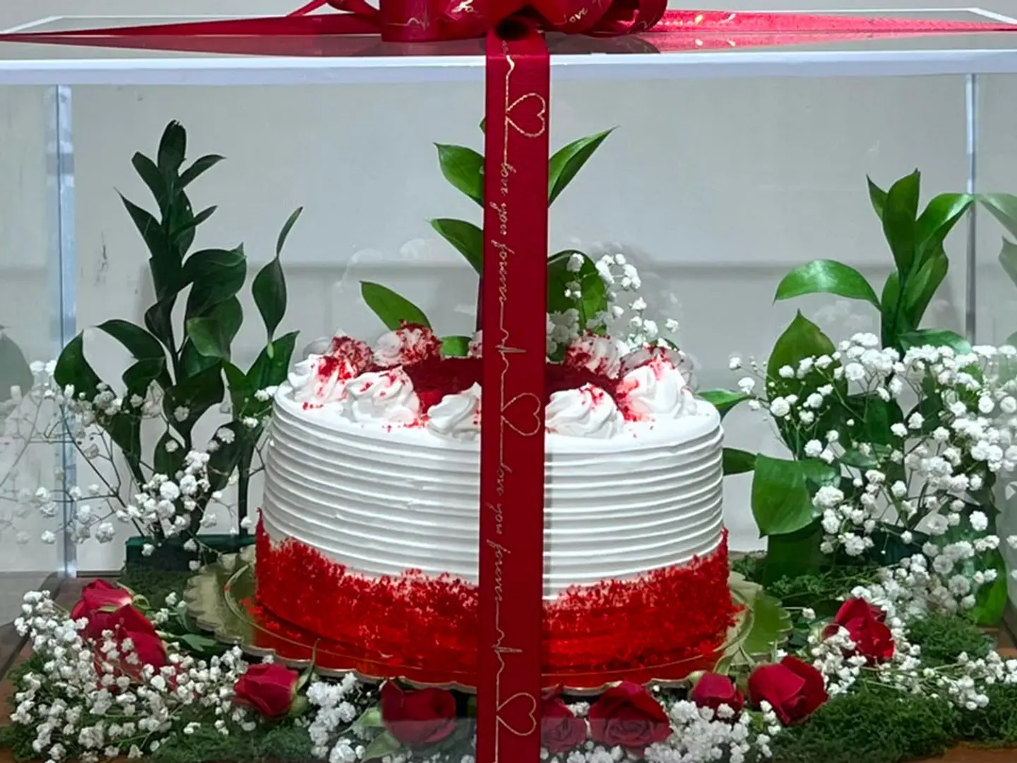 Cake With Red Roses