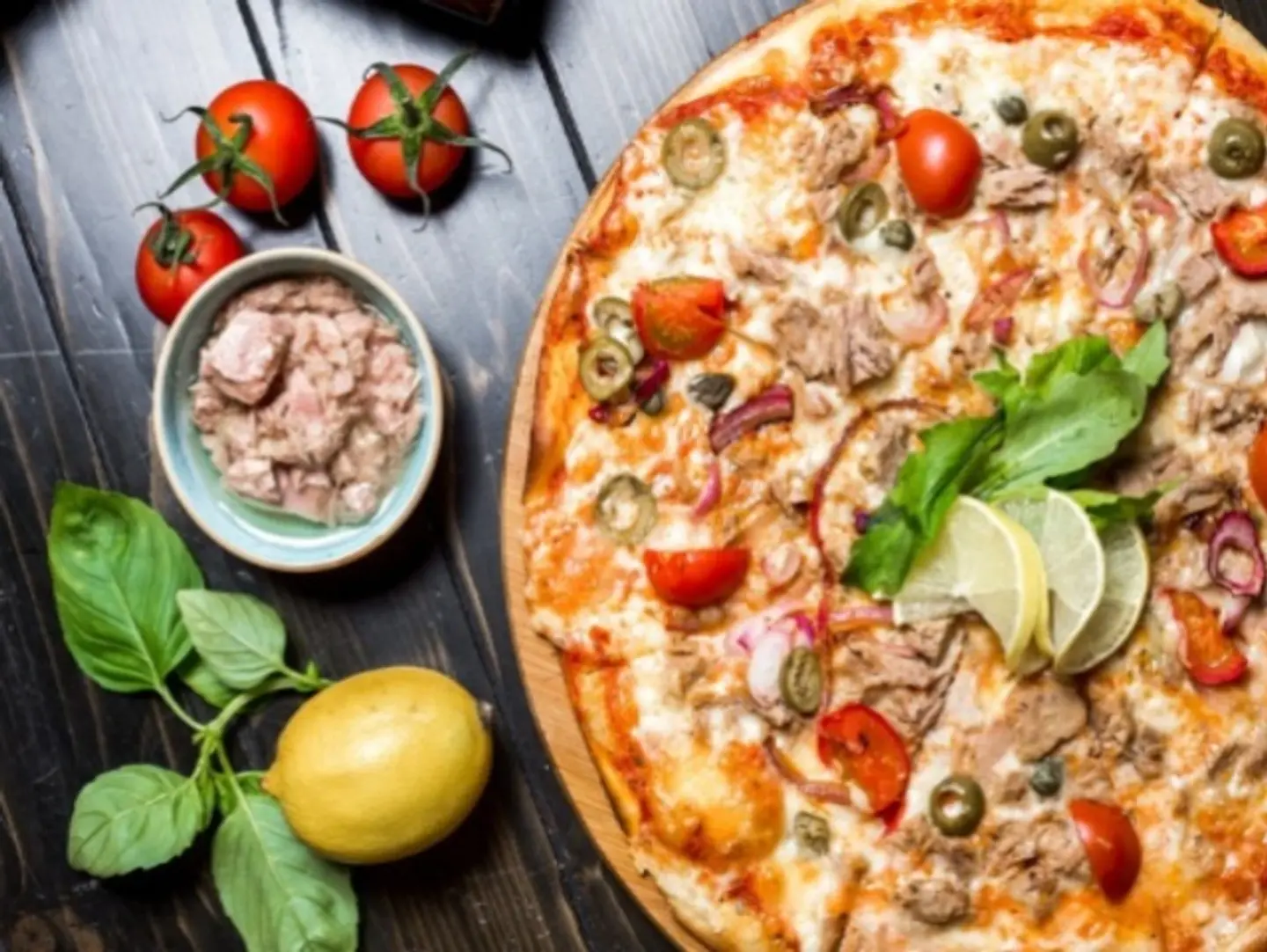 Tuna Pizza - Medium