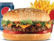 برجر لحم مع بطاطس ومشروب