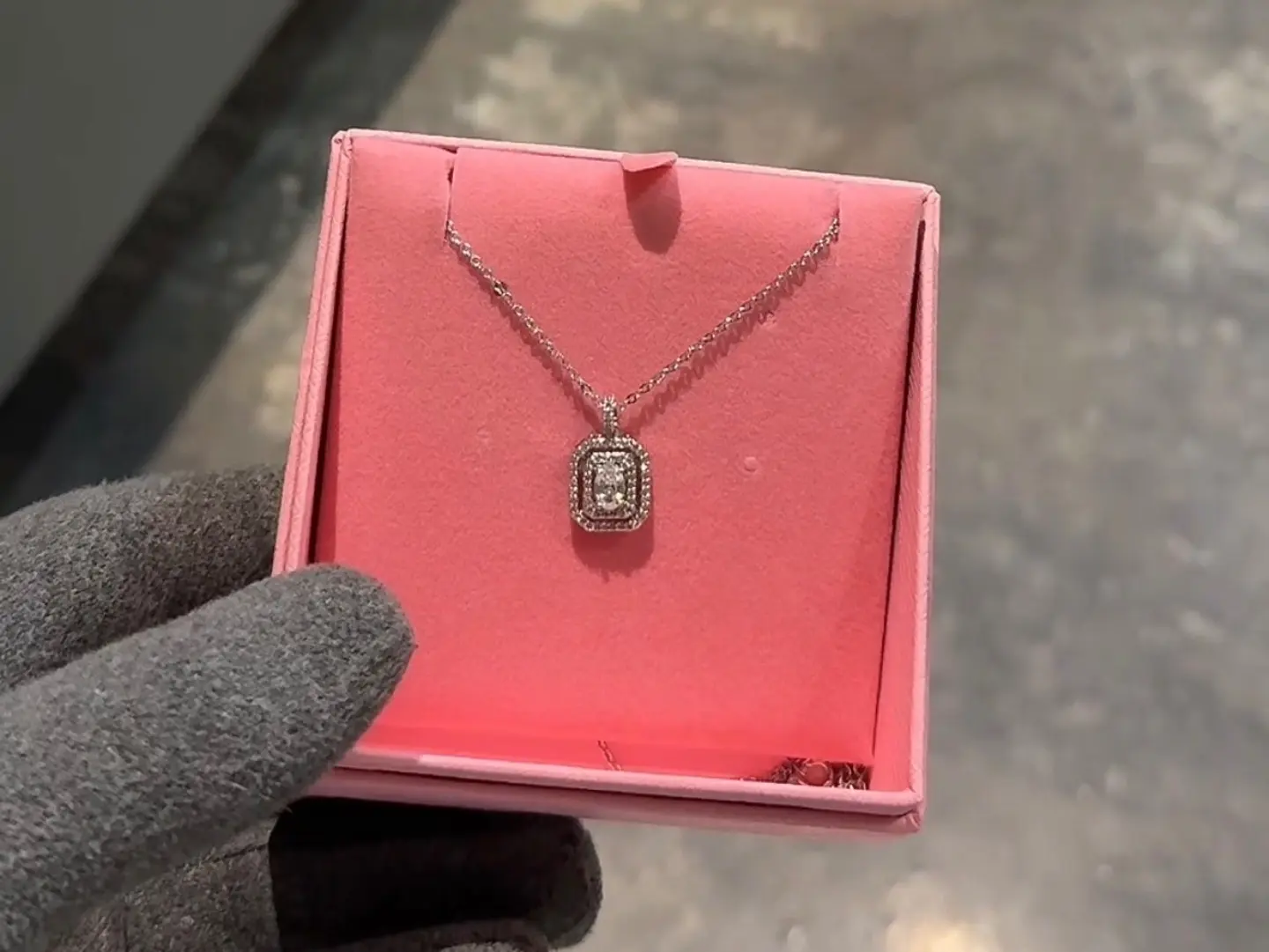 Swarovski Necklace With Natural Rose Bouquet (6)