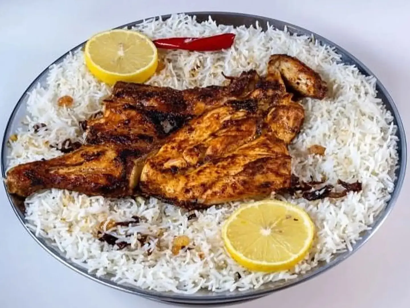 دجاج فحم مع أرز بشاور - دجاجة كاملة (يكفي لشخصين)