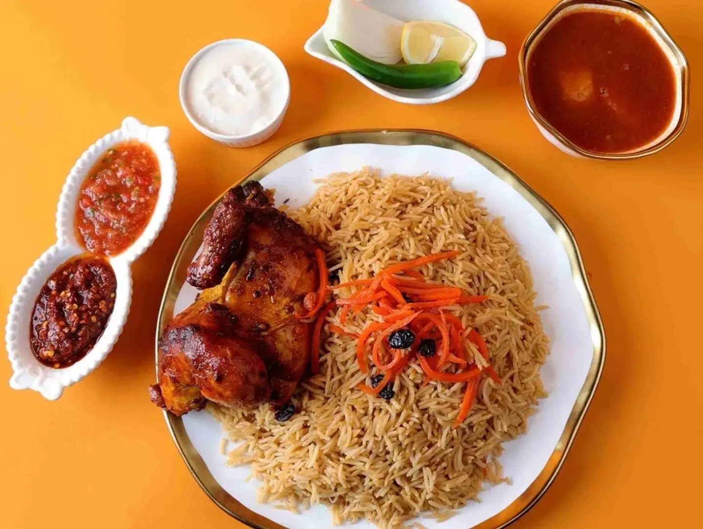 نصف حبة دجاج شواية مع الأرز