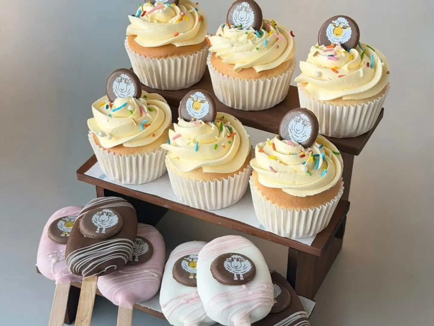 12 Eid Cupcakes