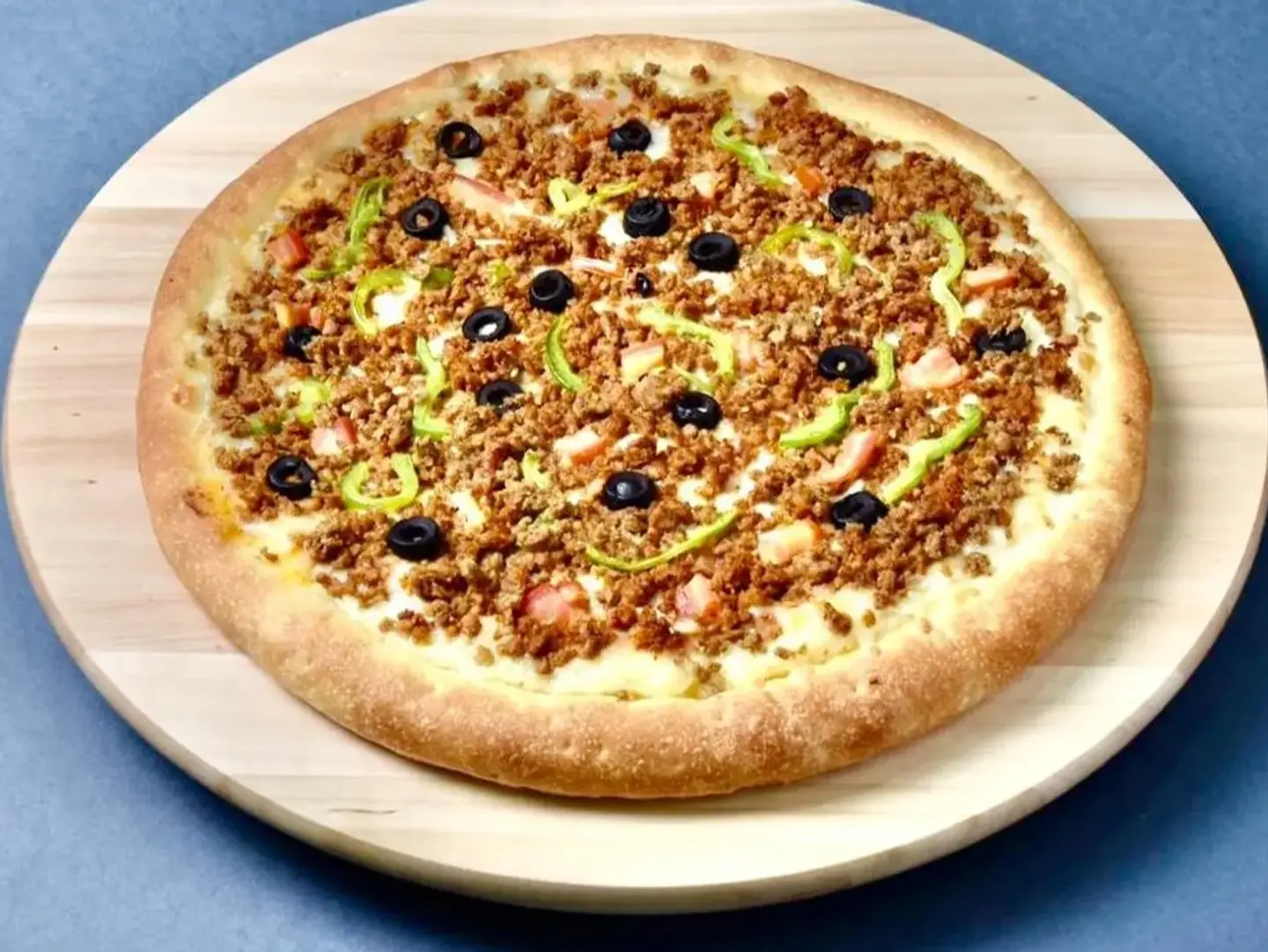 بيتزا لحم مفروم حجم كبير