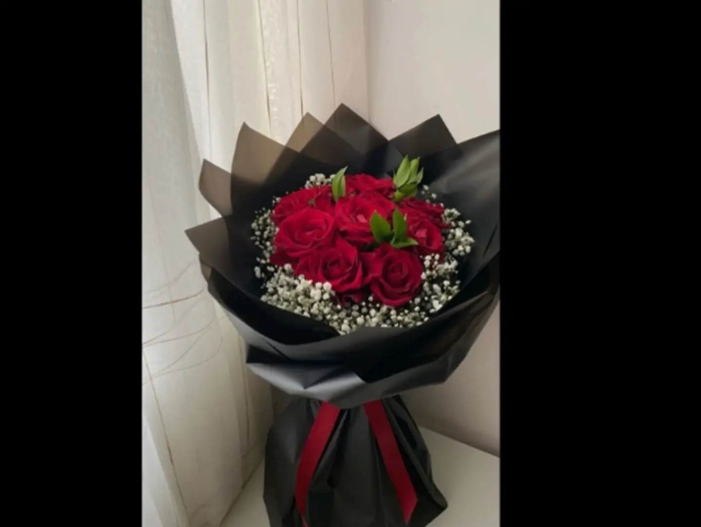 A Bouquet Of 8 Red Roses