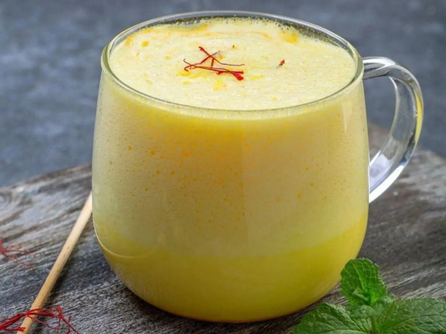 Saffron Latte Large