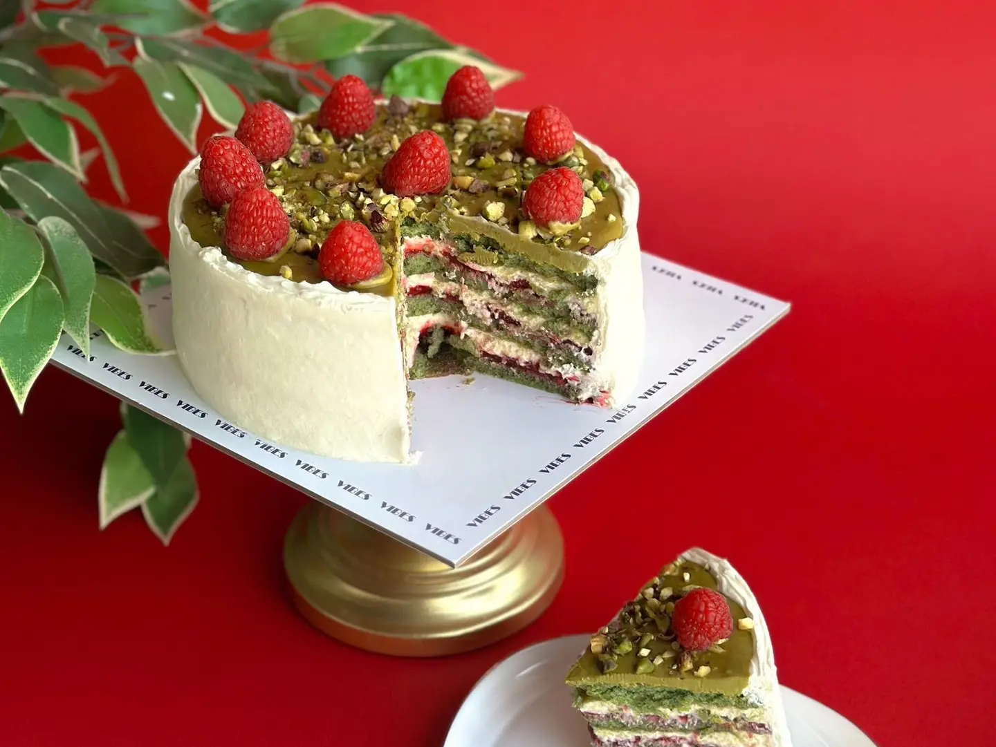 Pistachio And Berry Gâteau