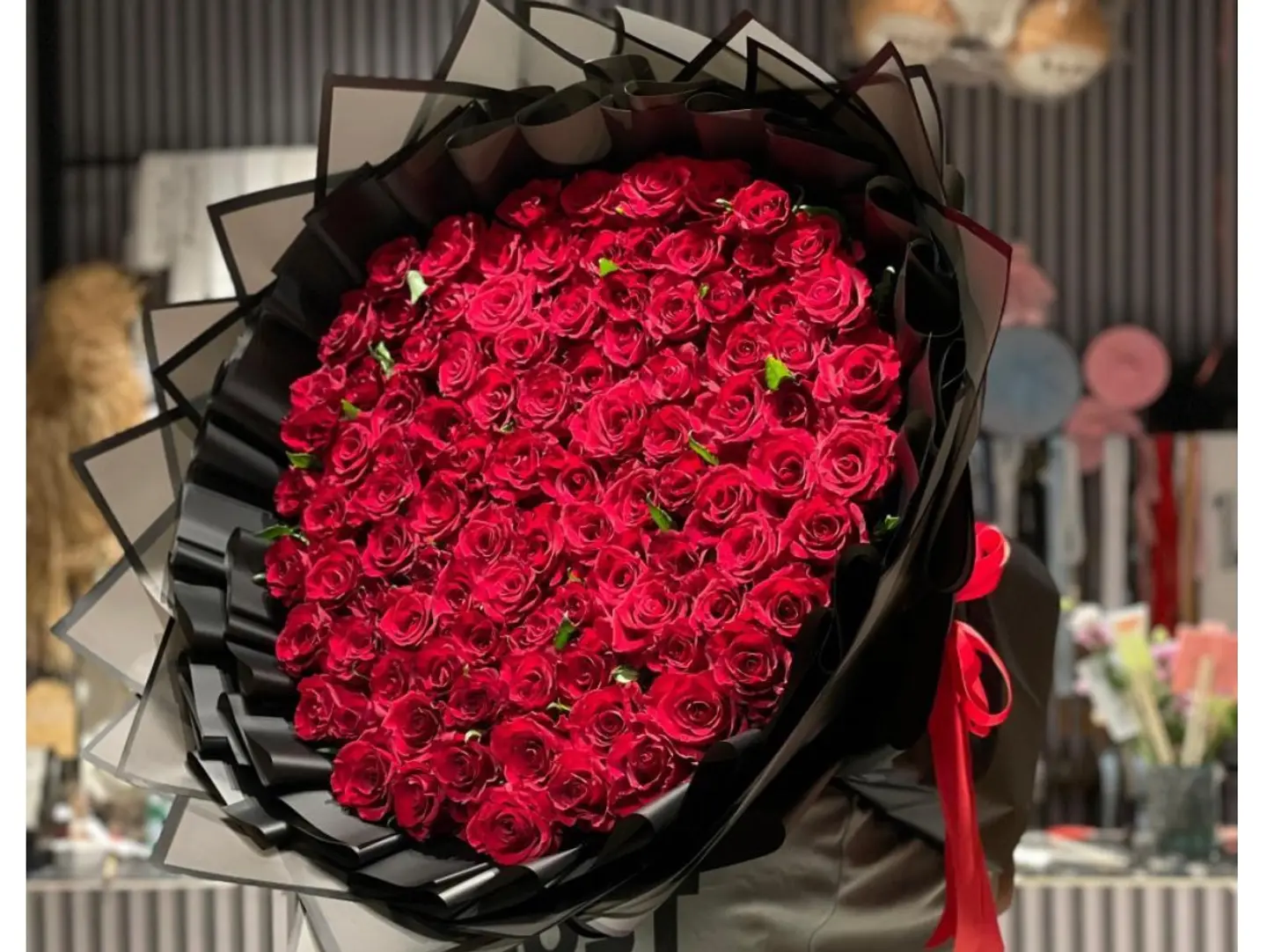 100 Flowers Red