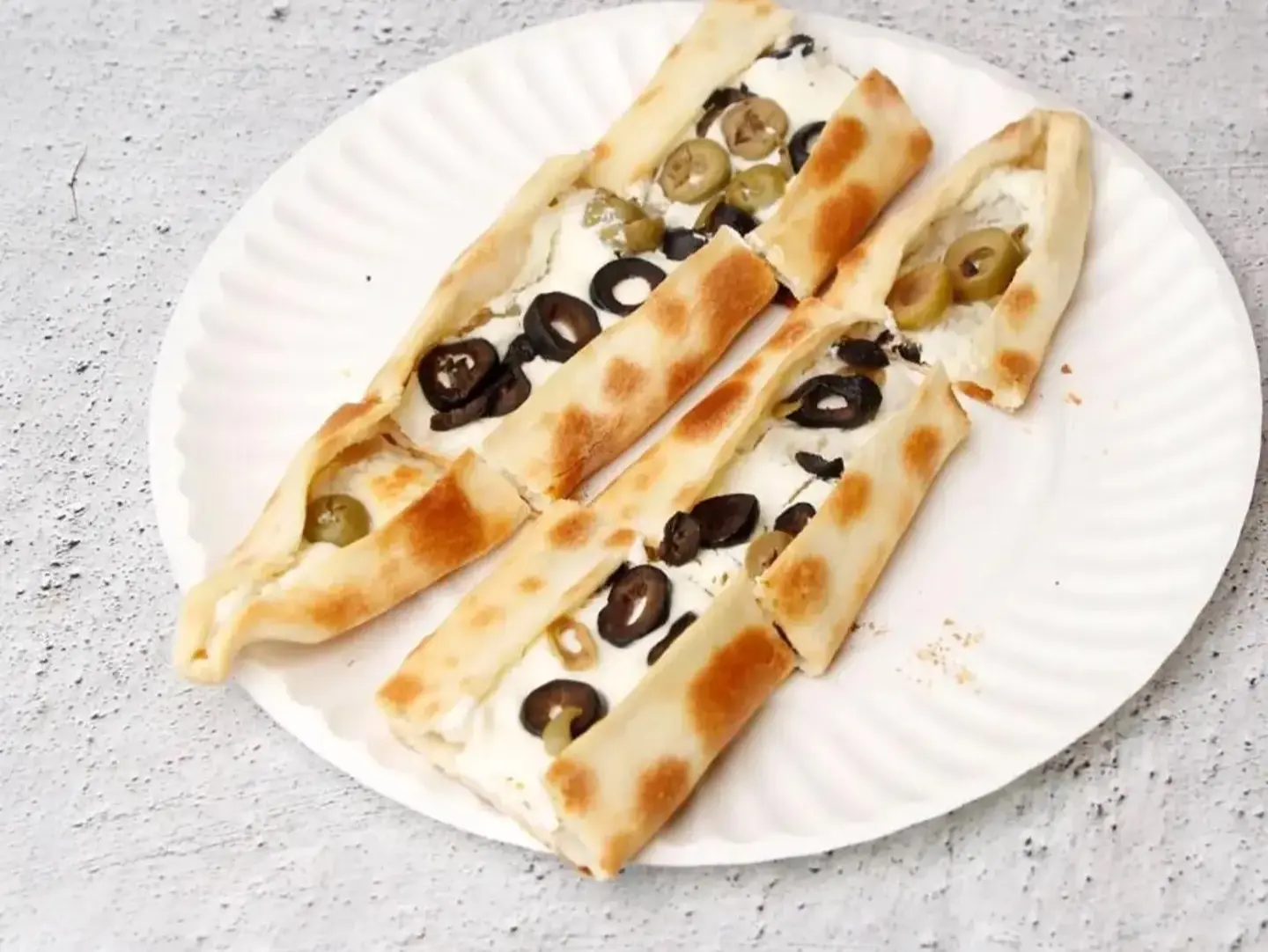 فطيرة جبنة وزيتون