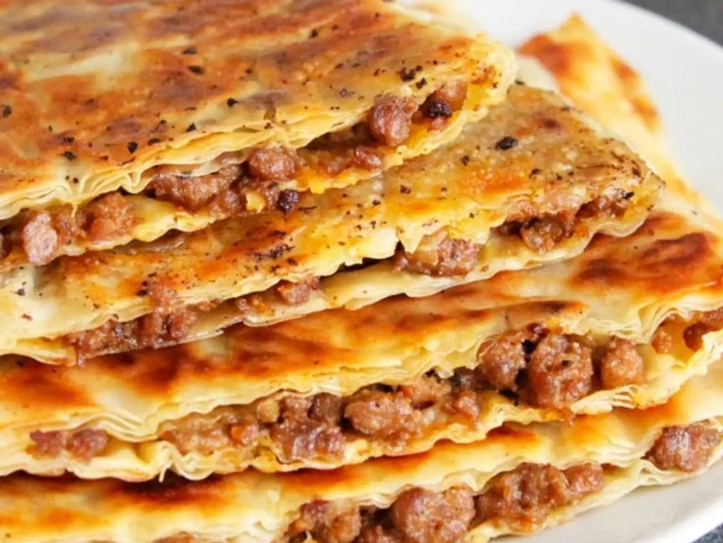 خبز نان باللحم