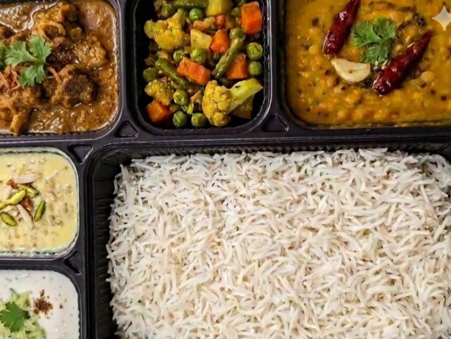 علبة وجبة كاري لحم الضأن
