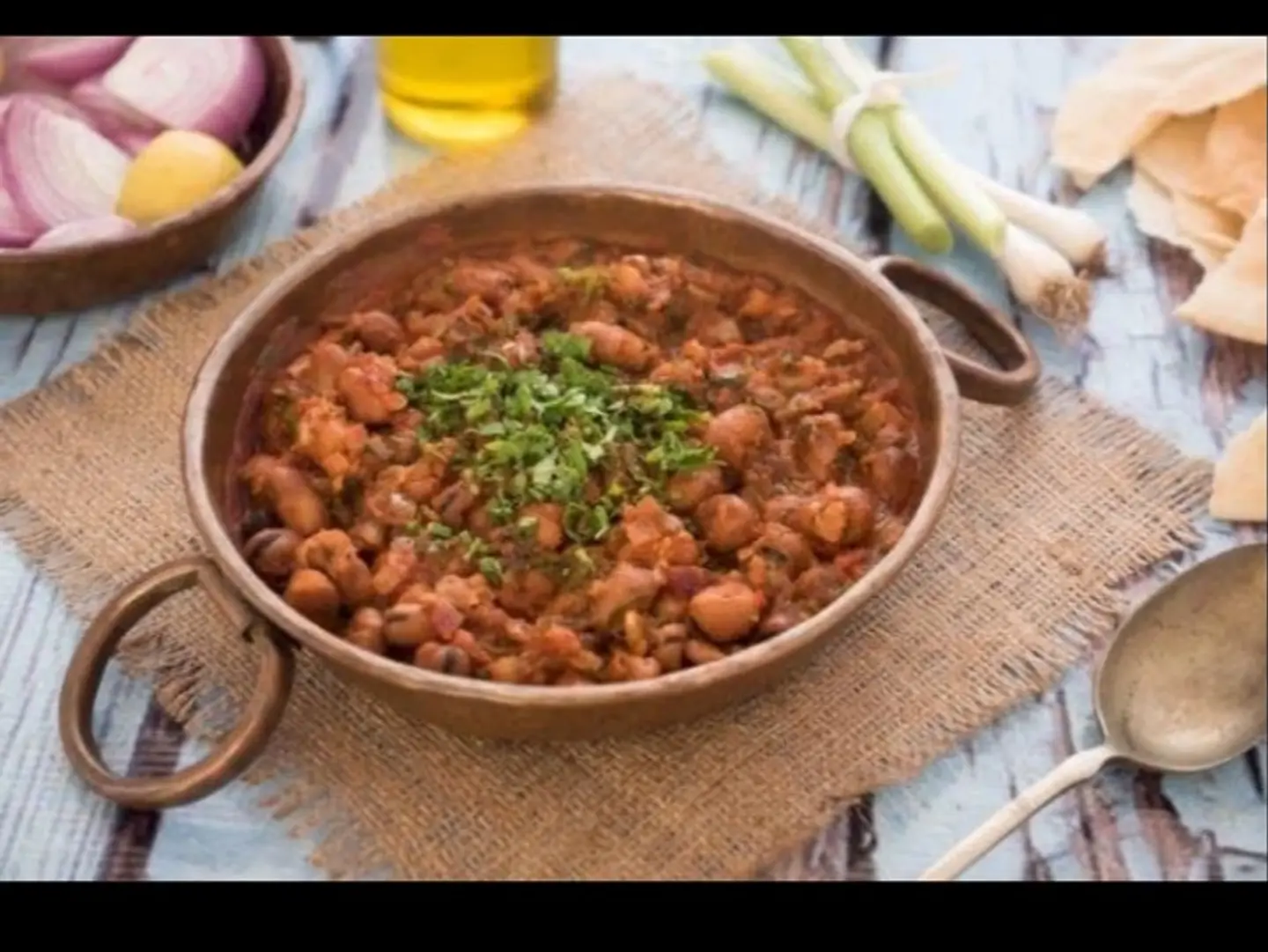 Sana'ani Style Fava Beans With Tuna