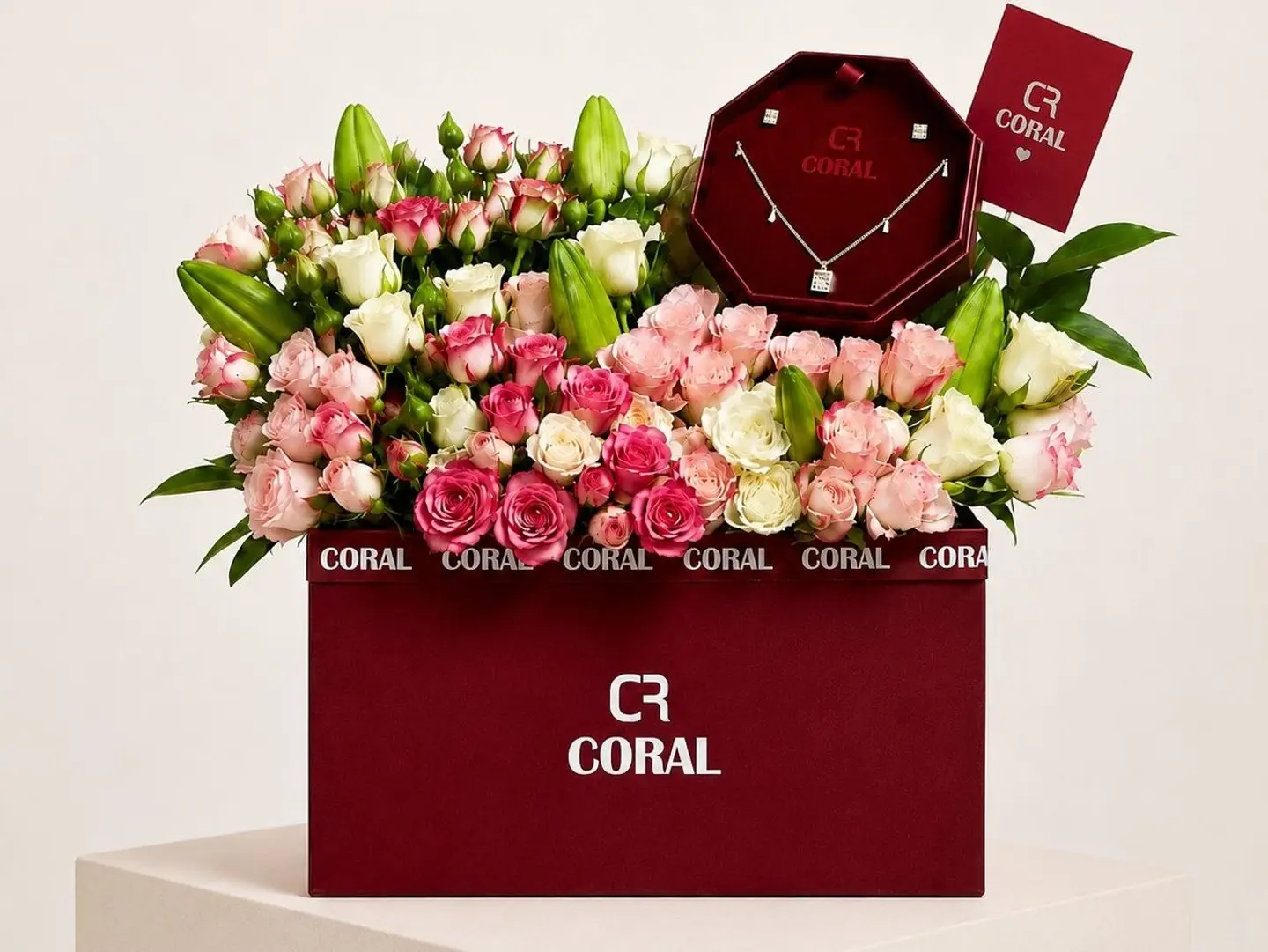 Coral Luxury Box With Roses And Chain