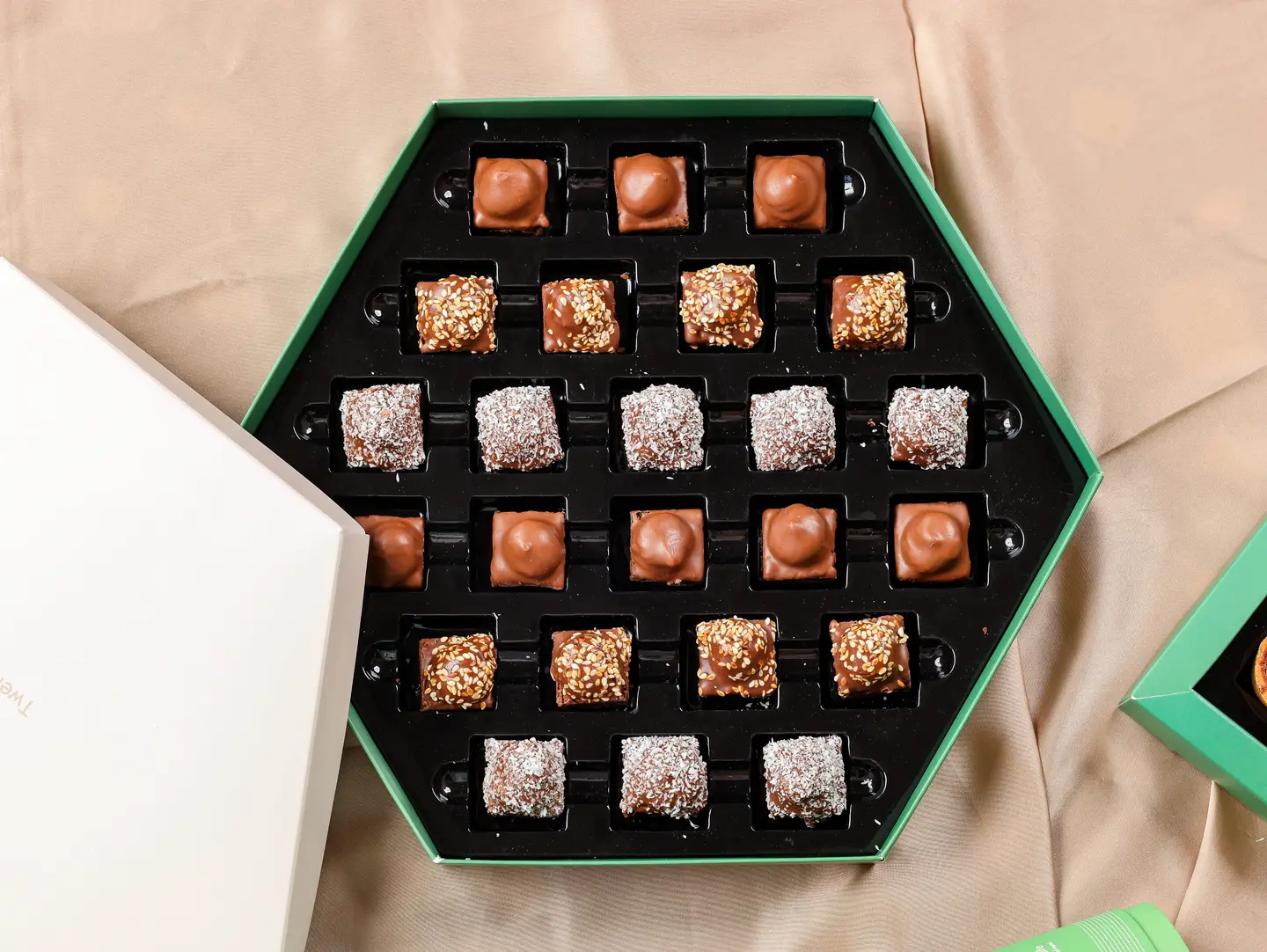 Mini Bites Brownie Box   24 Pcs