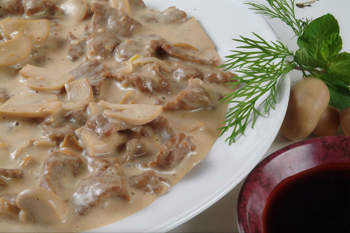Beef W/ Mushrooms Sauce