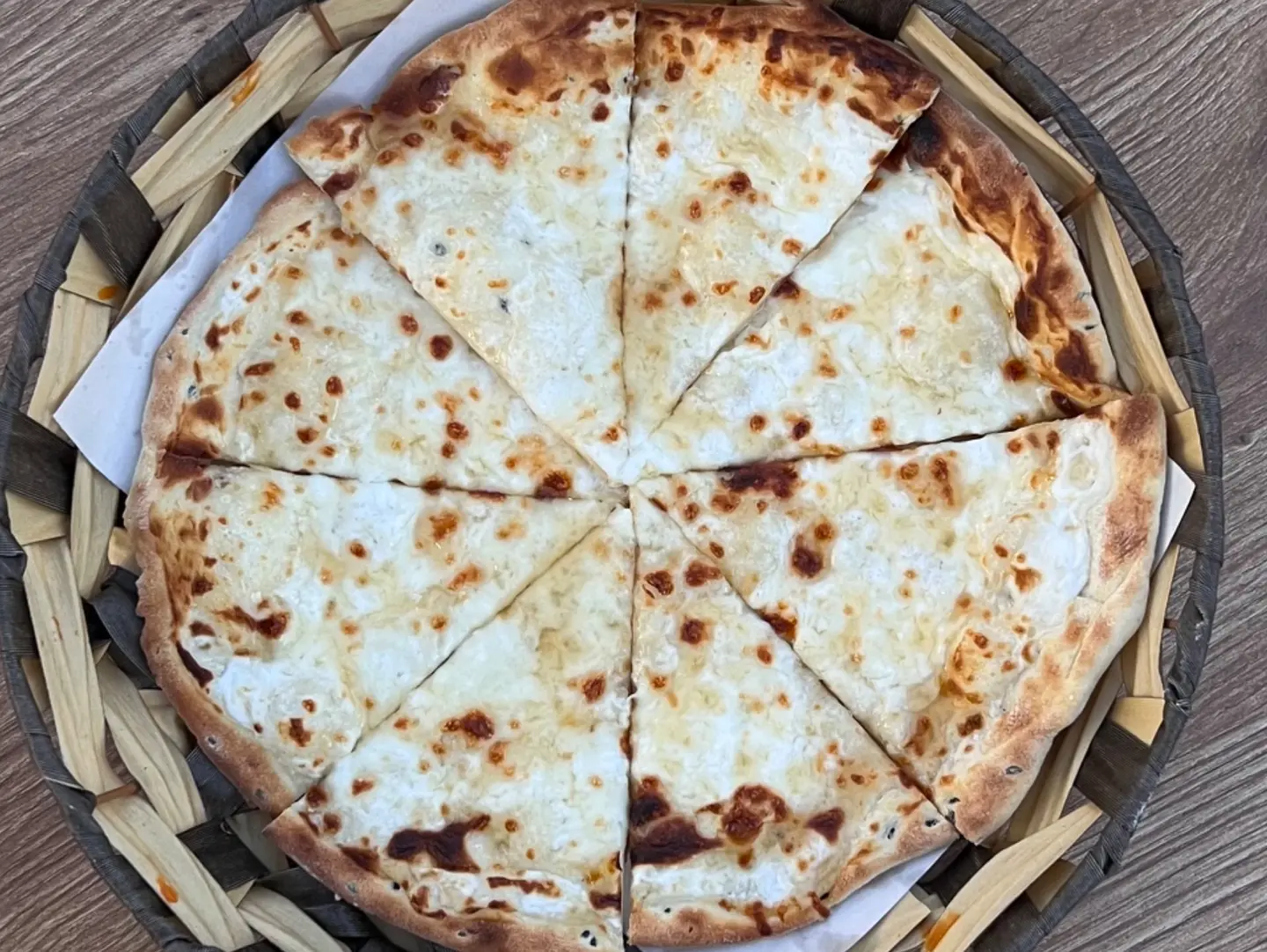 Esh Al Bulbul Pizza