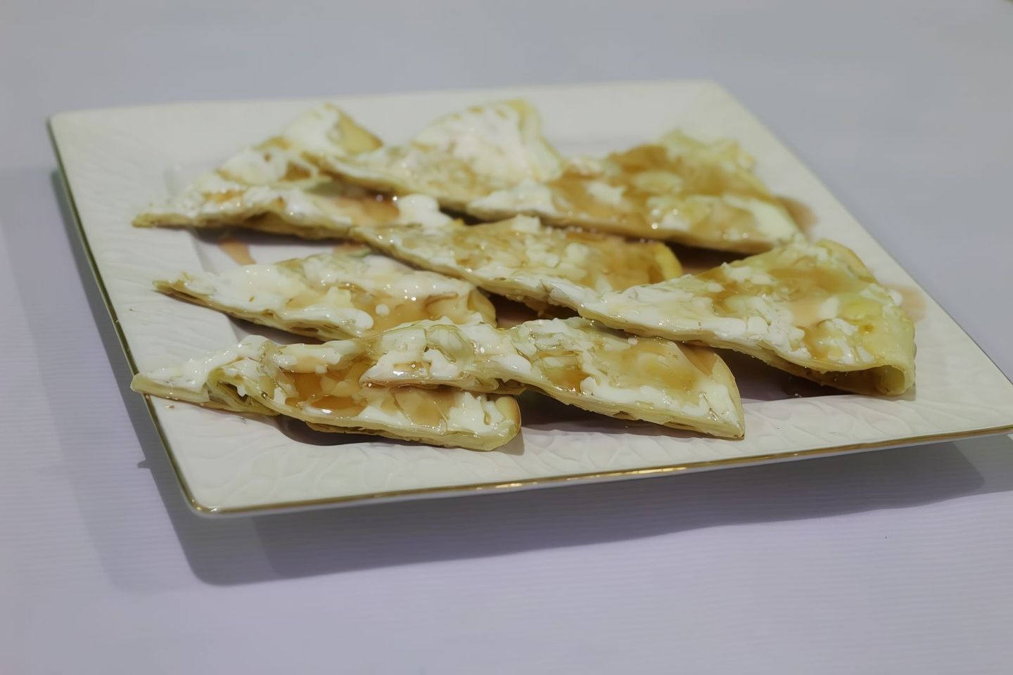 لبنة عسل