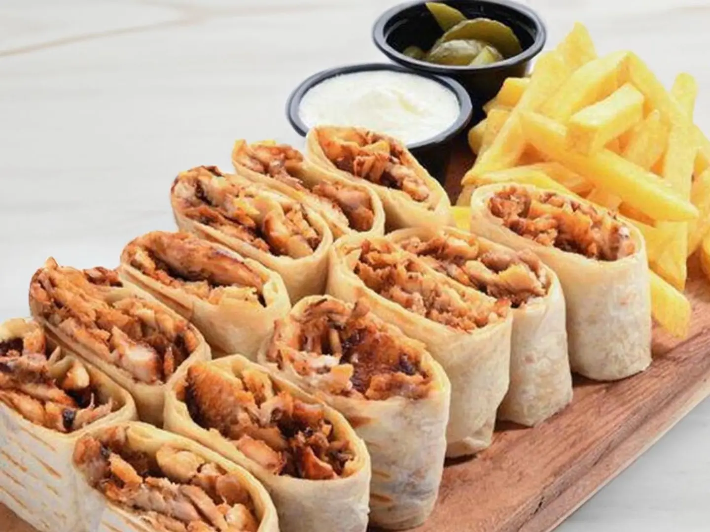 وجبة شاورما مع بارد غازي منعش وبطاطس