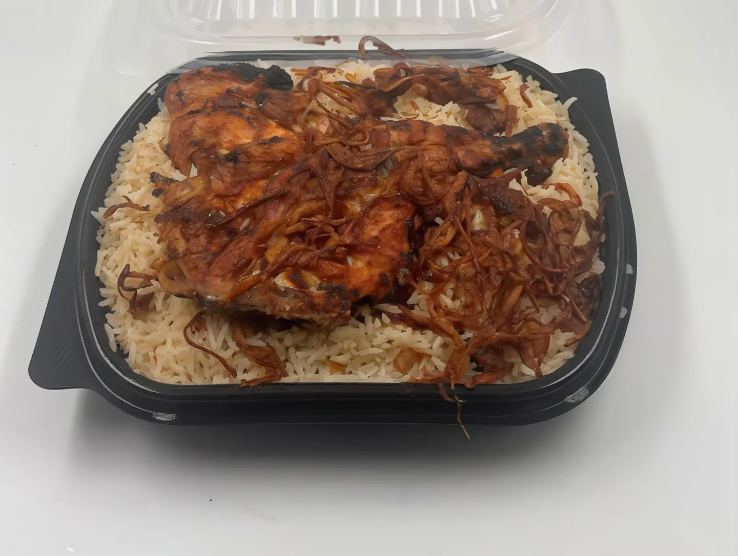 نص دجاج على الفحم مع رزملكي