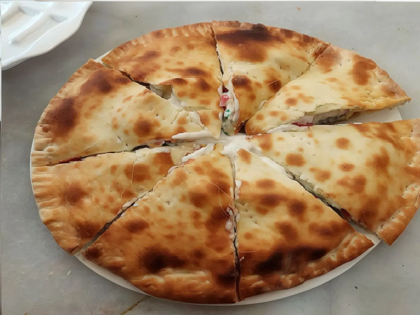 فطيرة فلافل باللبنة