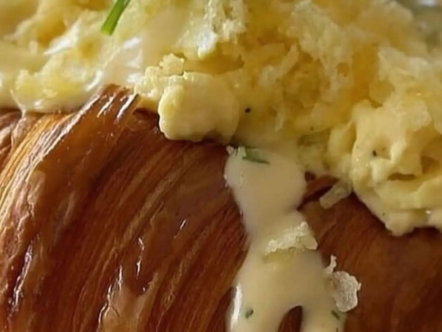 ترافل كرواسان البيض