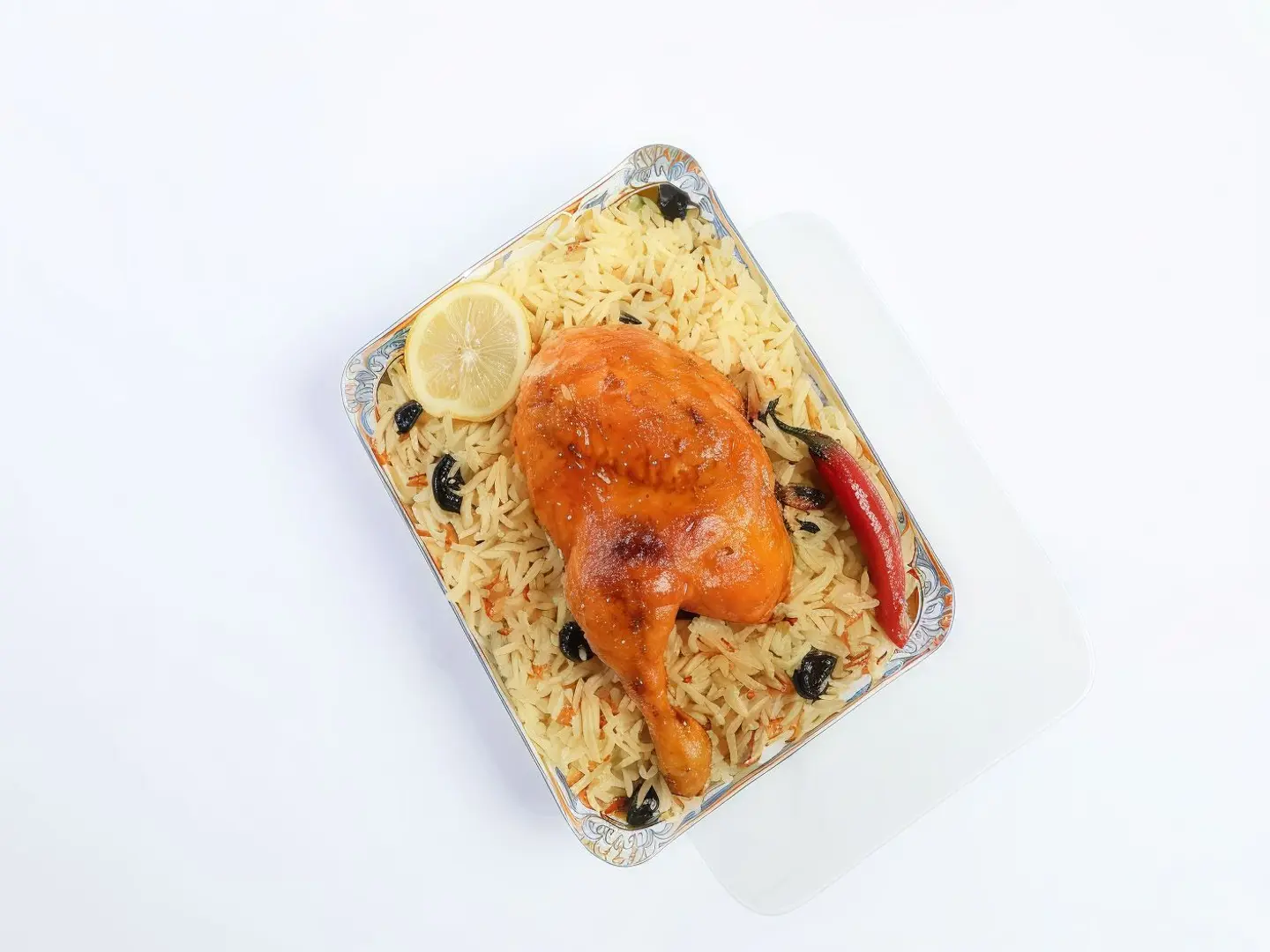 نص دجاج محمر مع رز بخاري