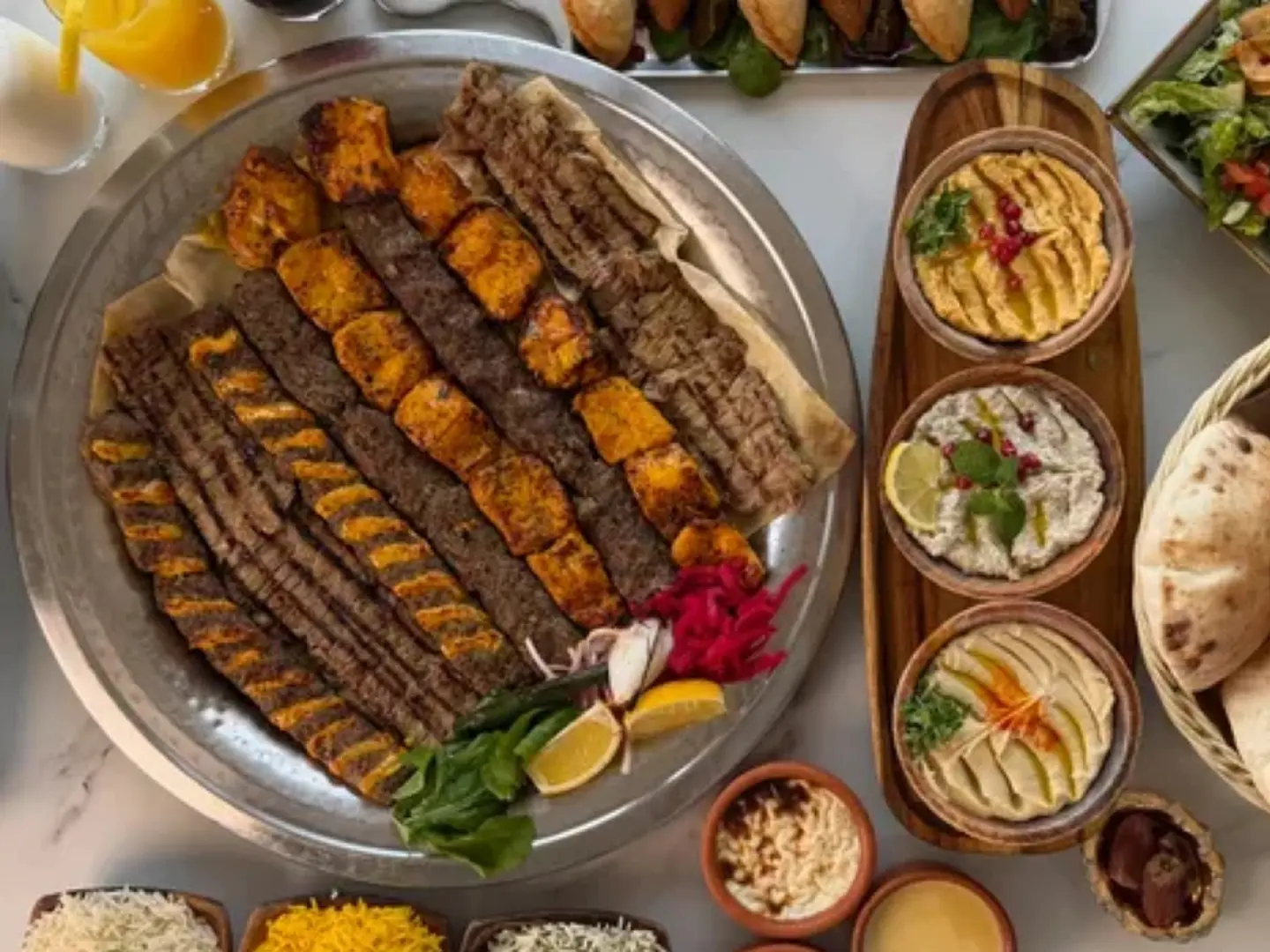 عرض الفارسي 3 أفراد