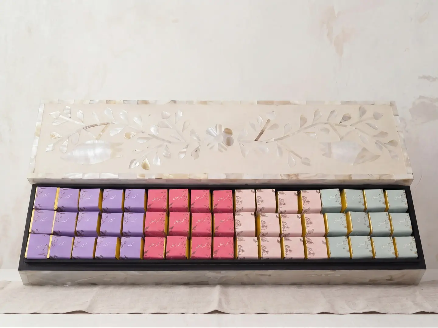 Seashell Box 51 Pcs Chocolate