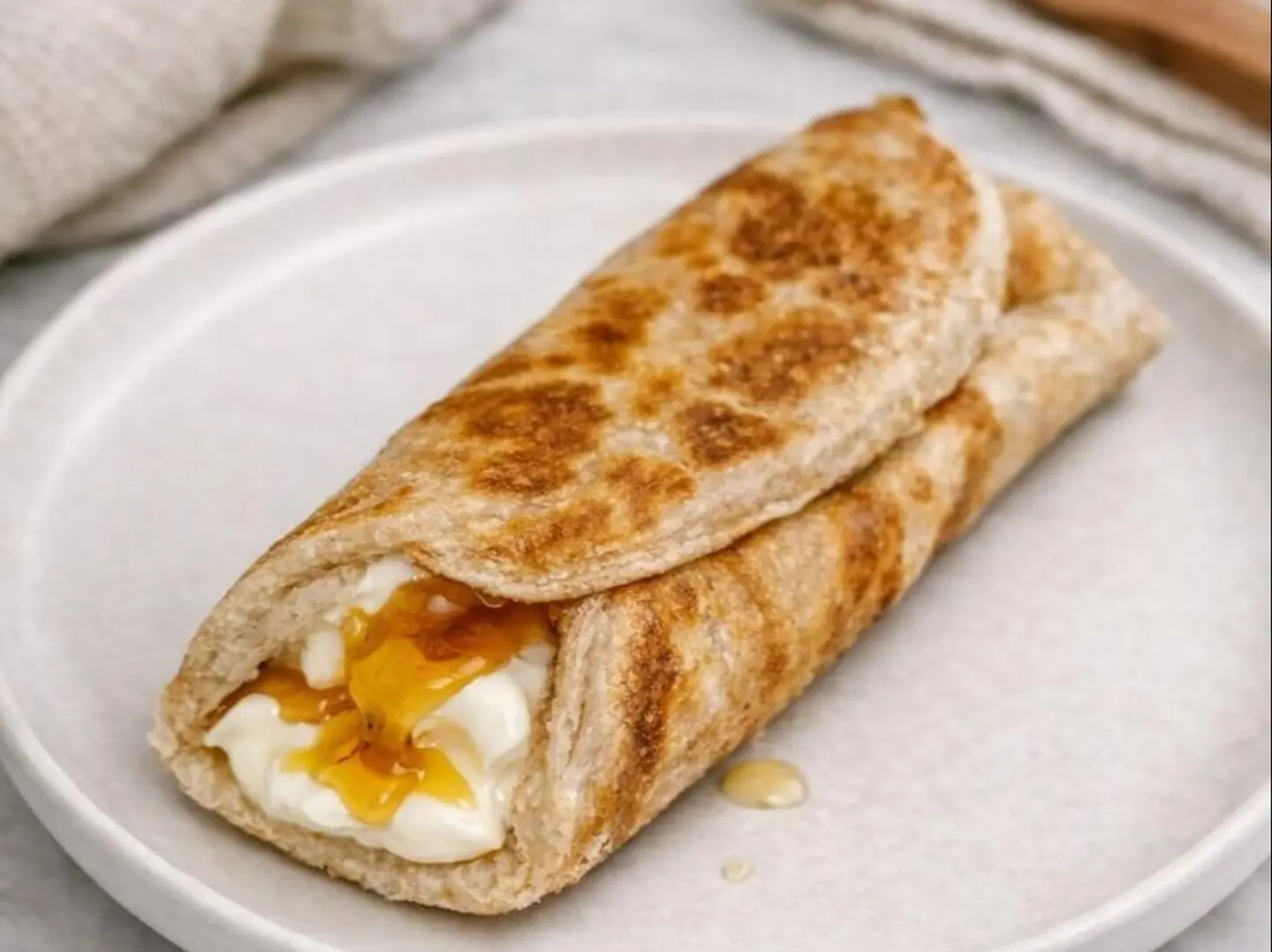 لبنة مع عسل