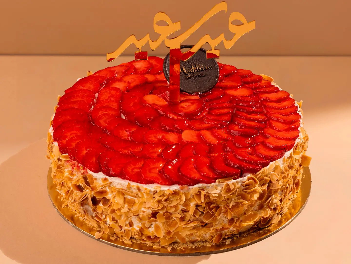 كيكة العيد باللوز والفراولة