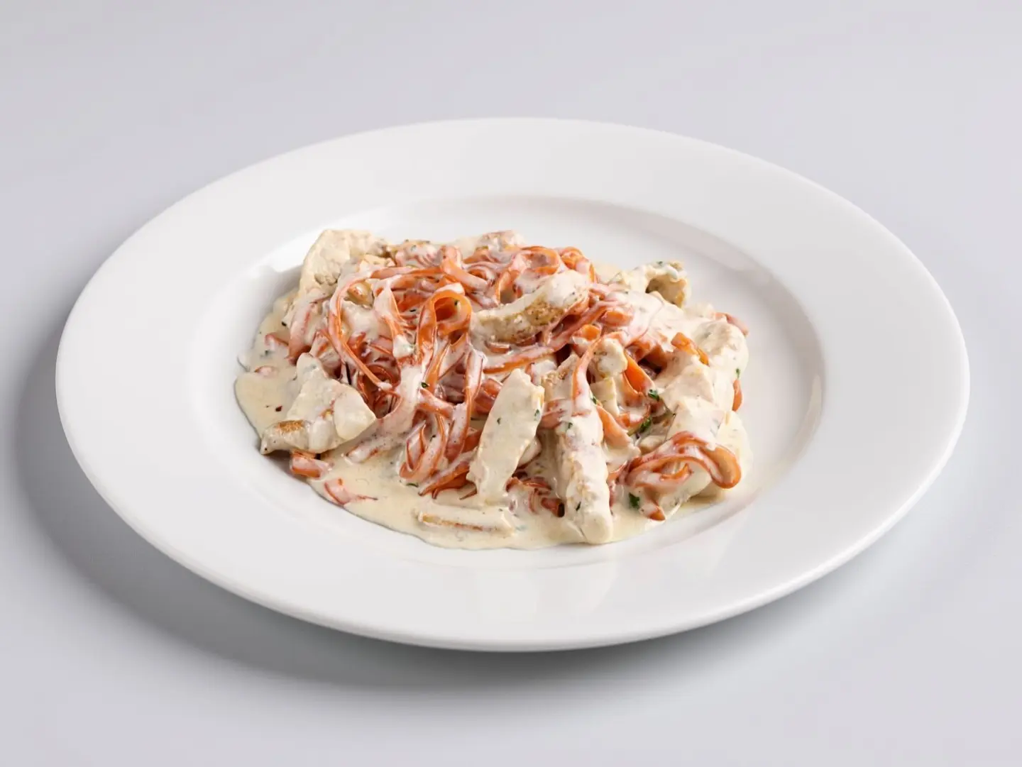 فيتوتشيني الحمراء مع دجاج