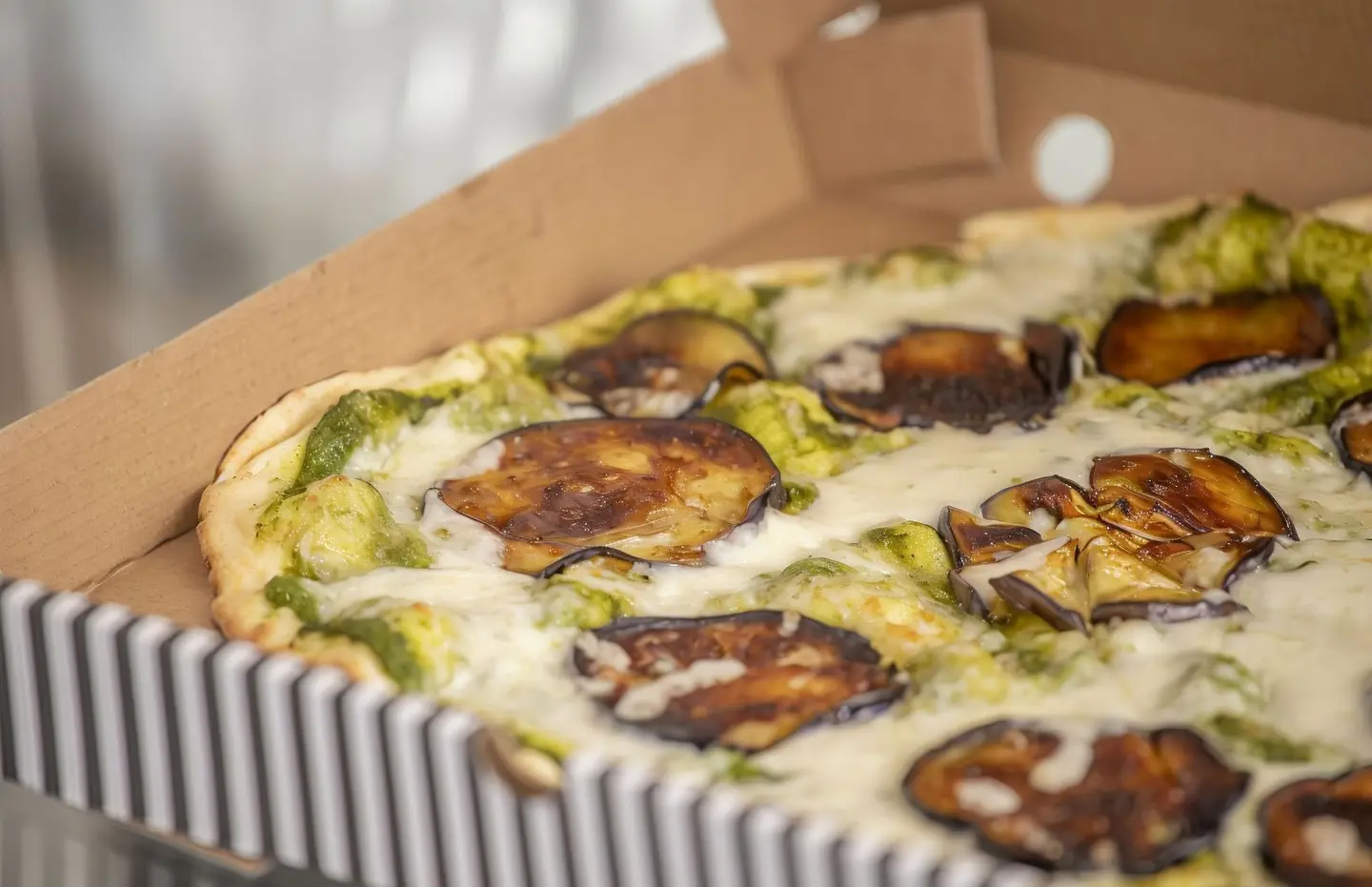 بيتزا يستو باذنجان