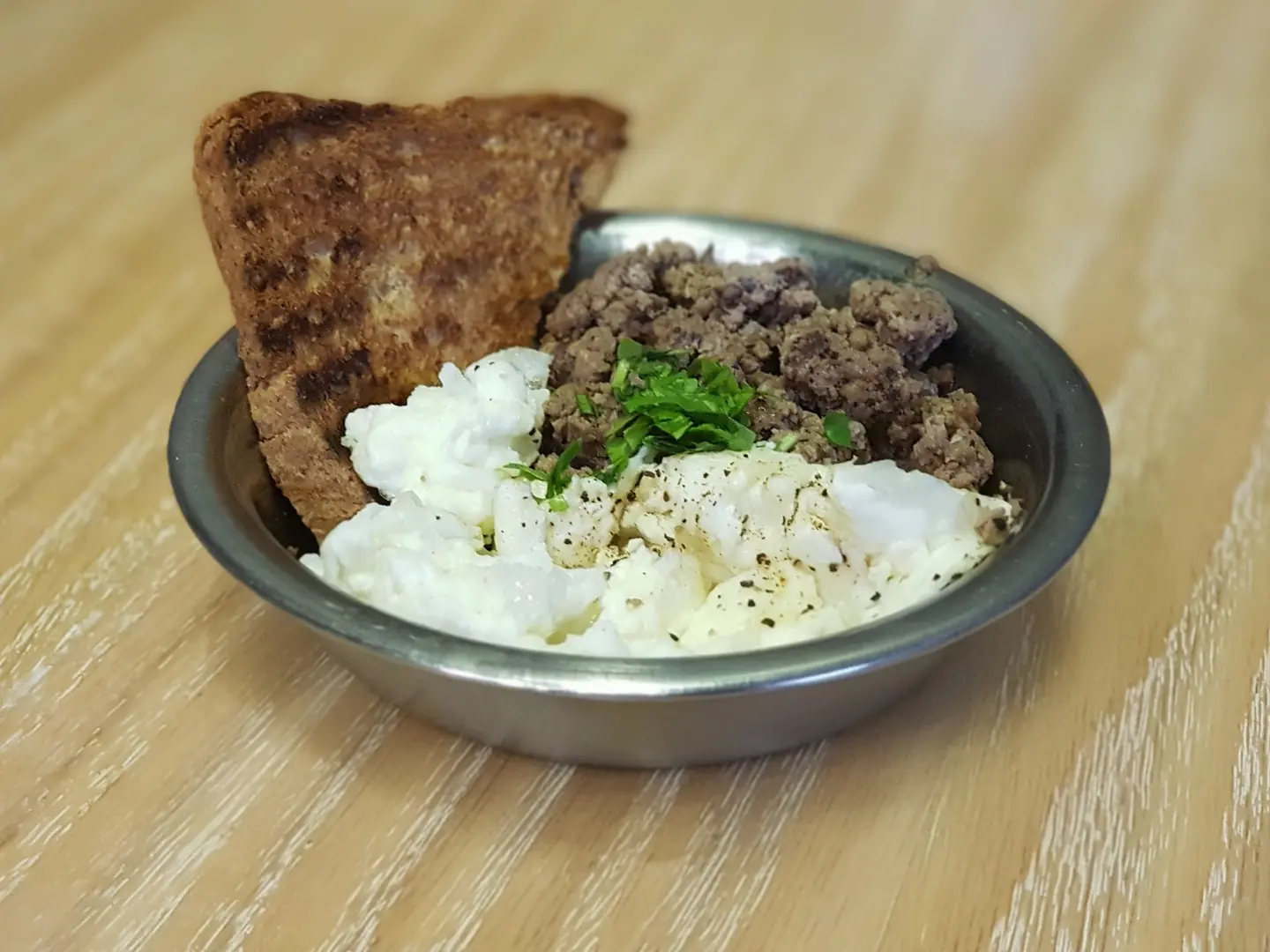 بياض بيض مع لحم مفروم