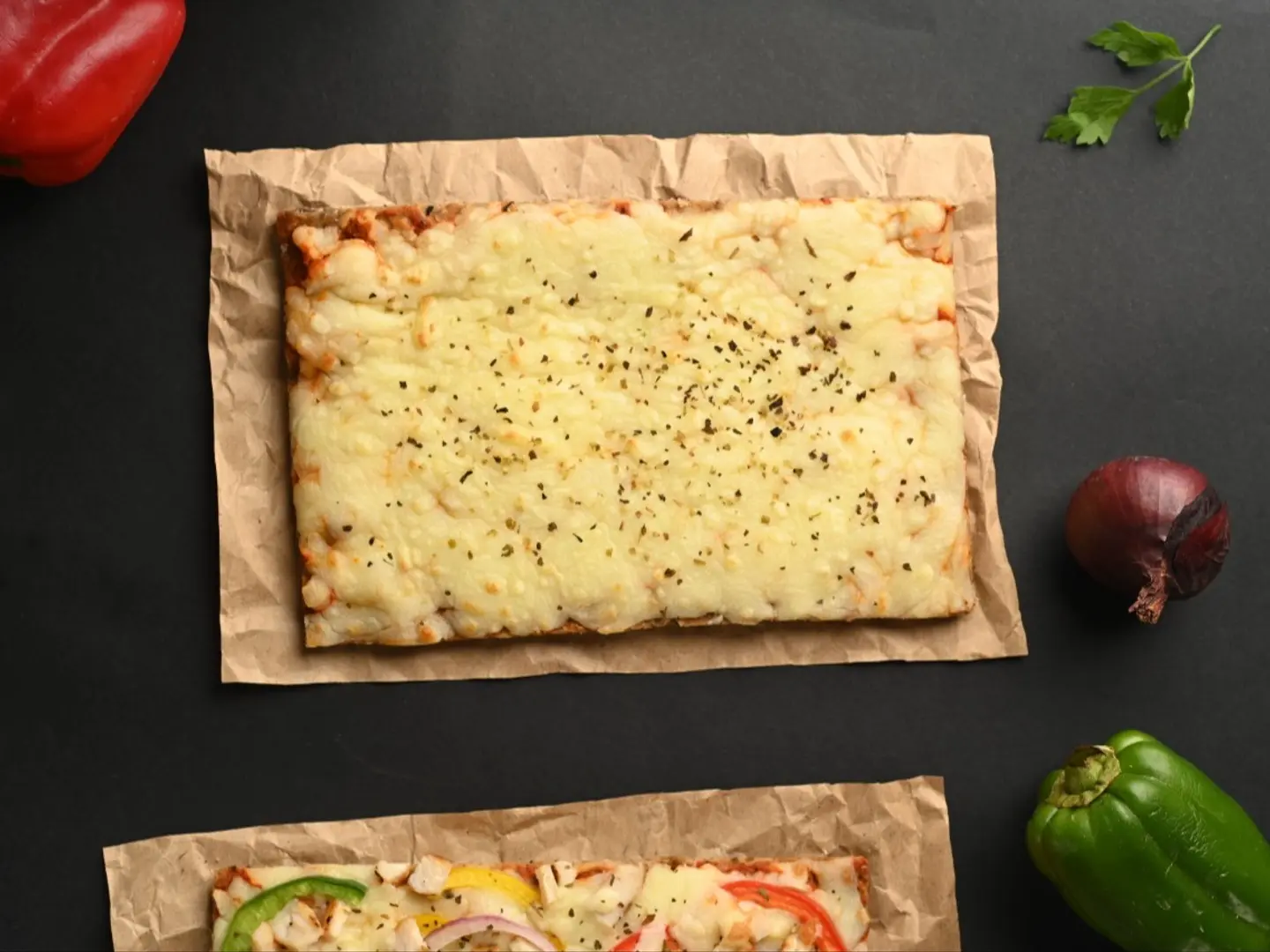 بيتزا بالجبنة