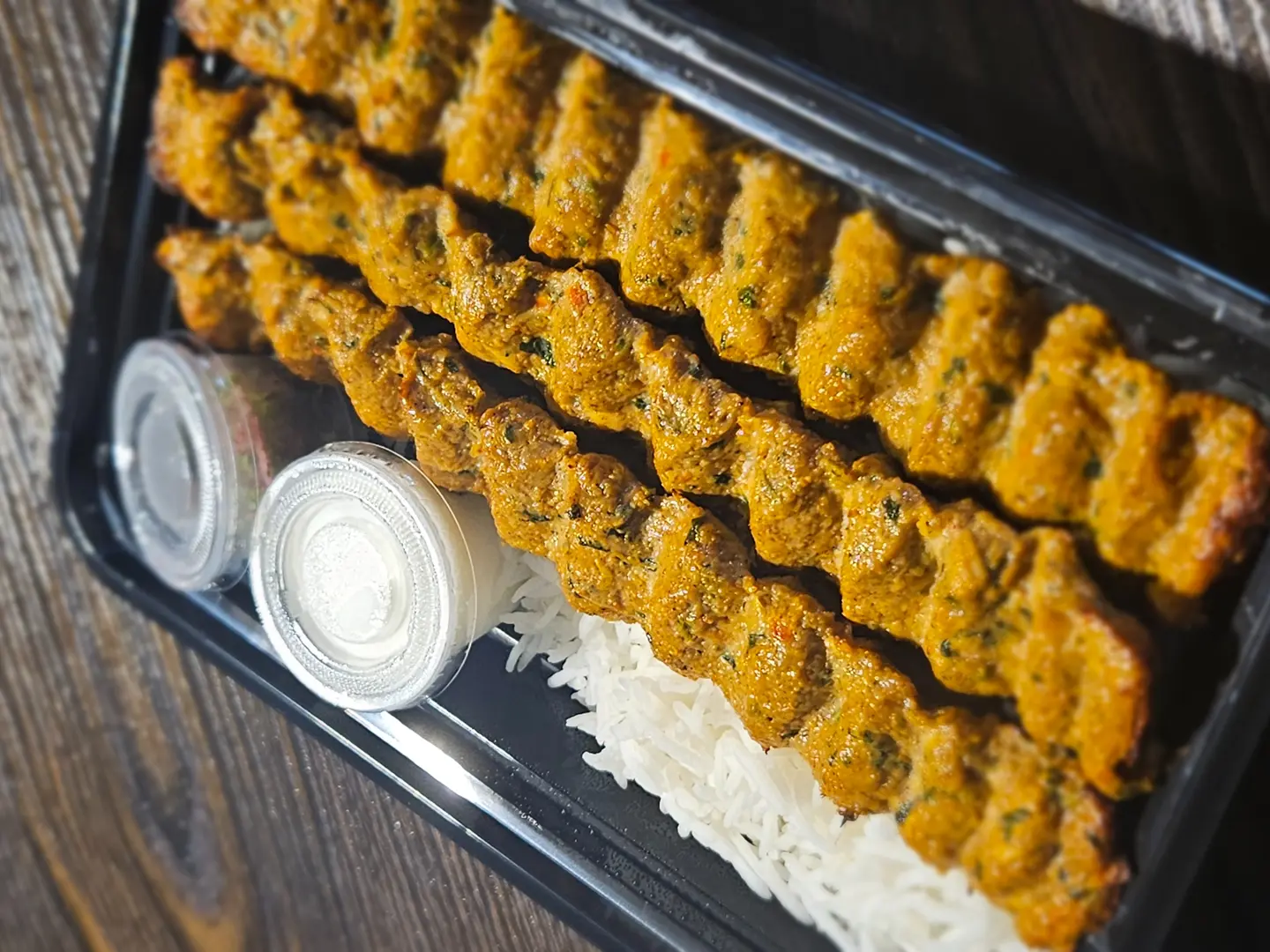 كباب الدجاج المشوي مع الارز - وجبة جاهزة مبردة