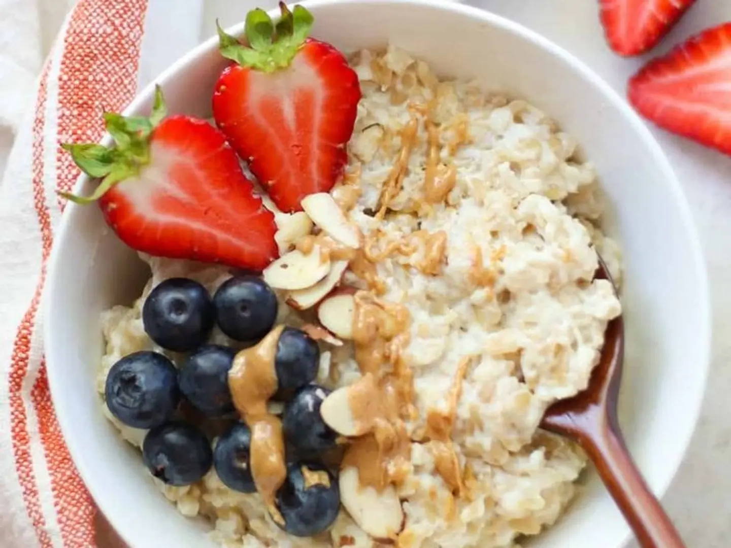 عصيدة الشوفان مع الفواكة