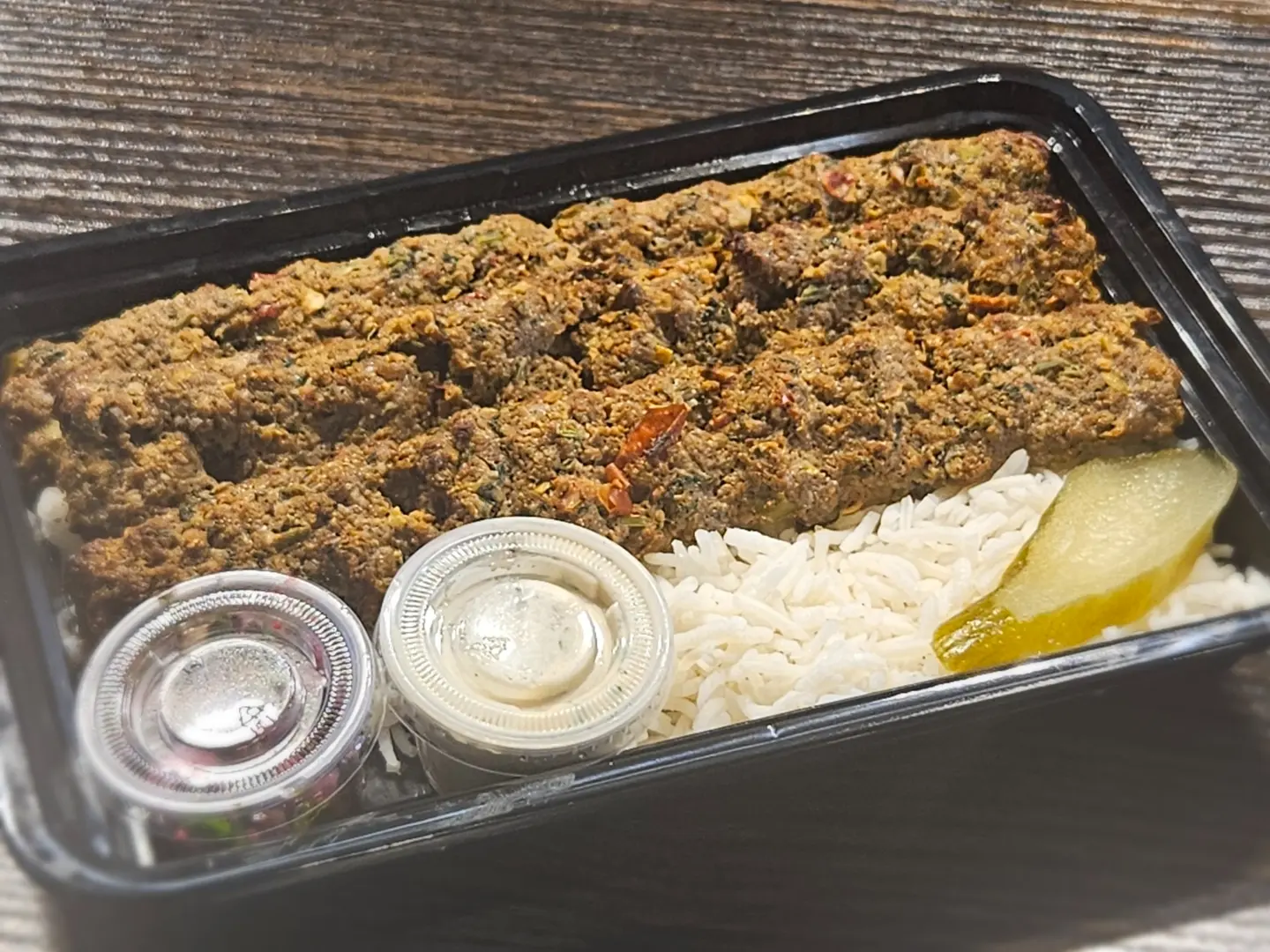 كباب لحم مع الارز - وجبة جاهزة مبردة