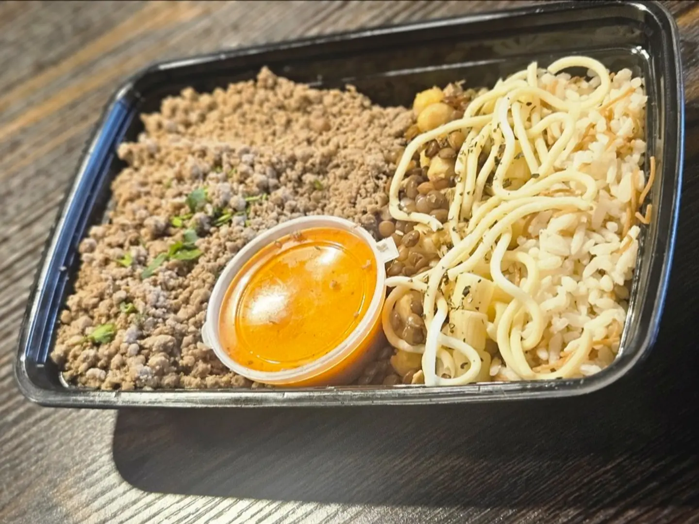 كشري مع اللحم المفروم- وجبة جاهزة مبردة